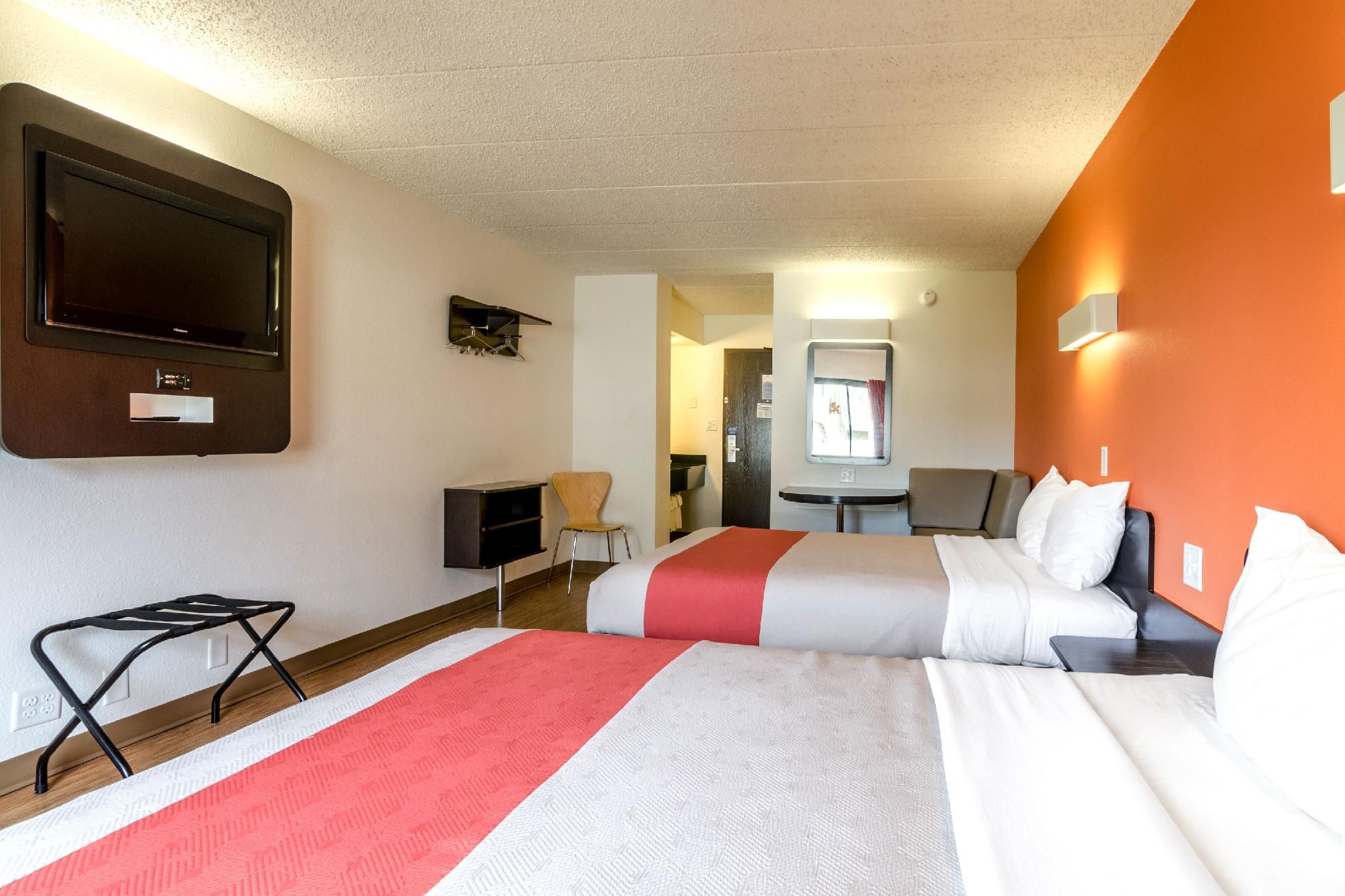 2 Queen Beds | Mobility Accessible Tub Nsmk