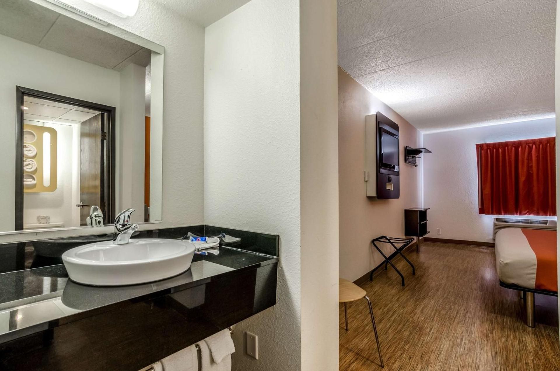 King Room - Disability Access - Non-Smoking