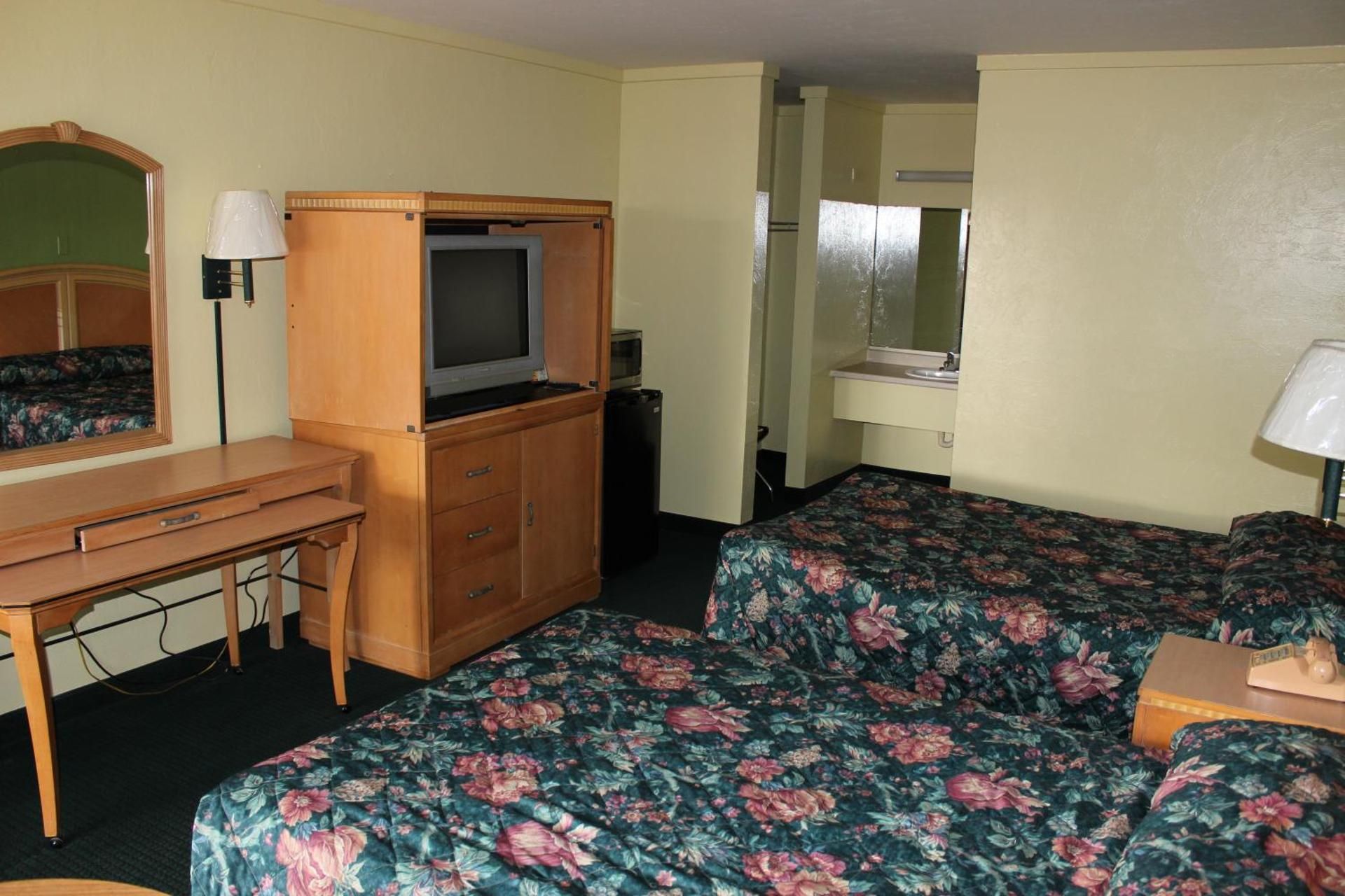 Double Room with Two Double Beds - Smoking