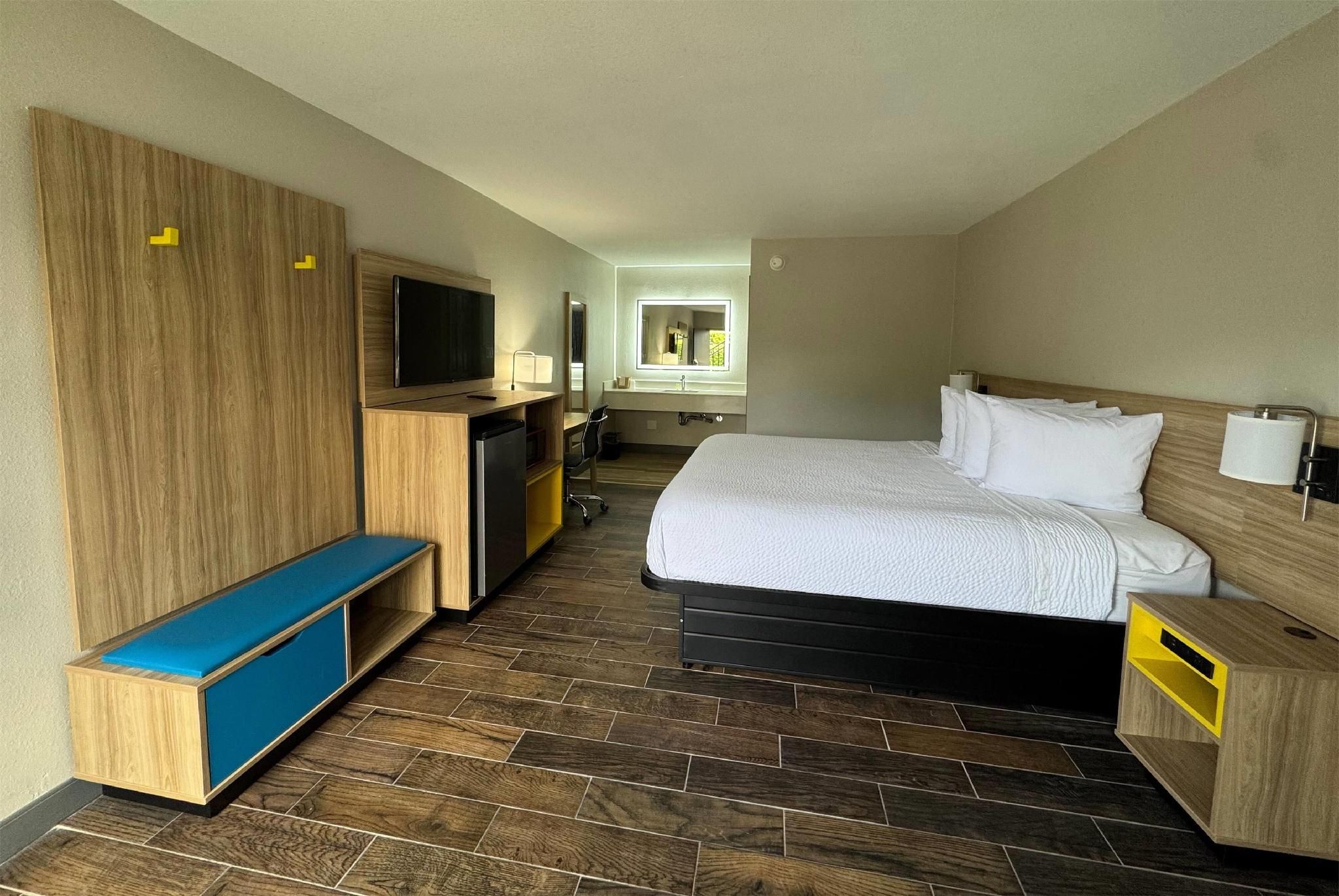 1 King Bed, Deluxe, Non-Smoking