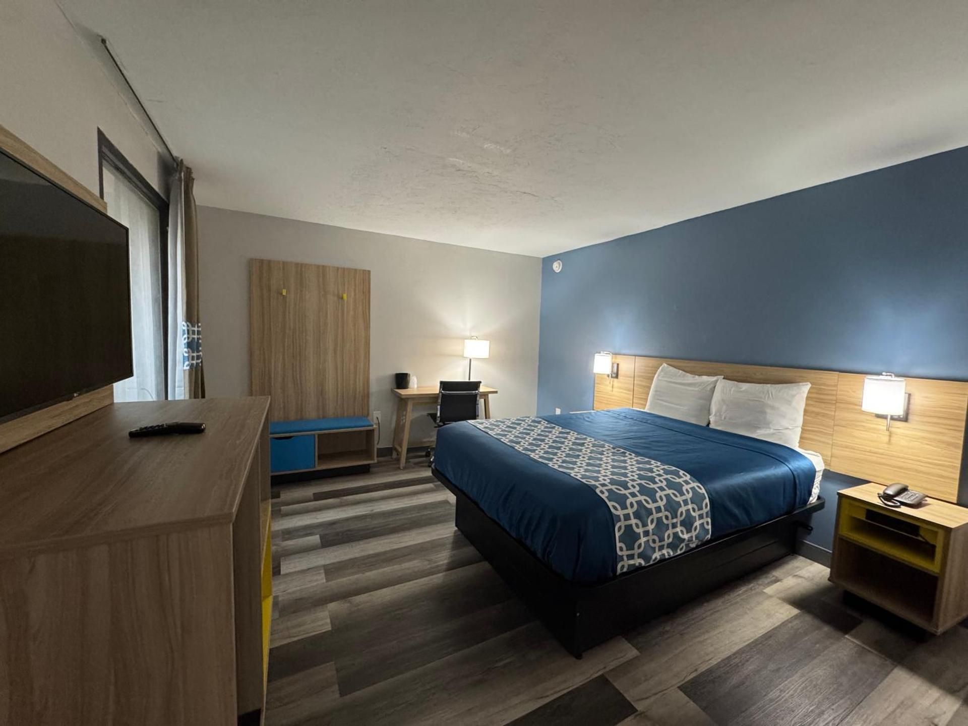 1 Queen Bed, Non-Smoking