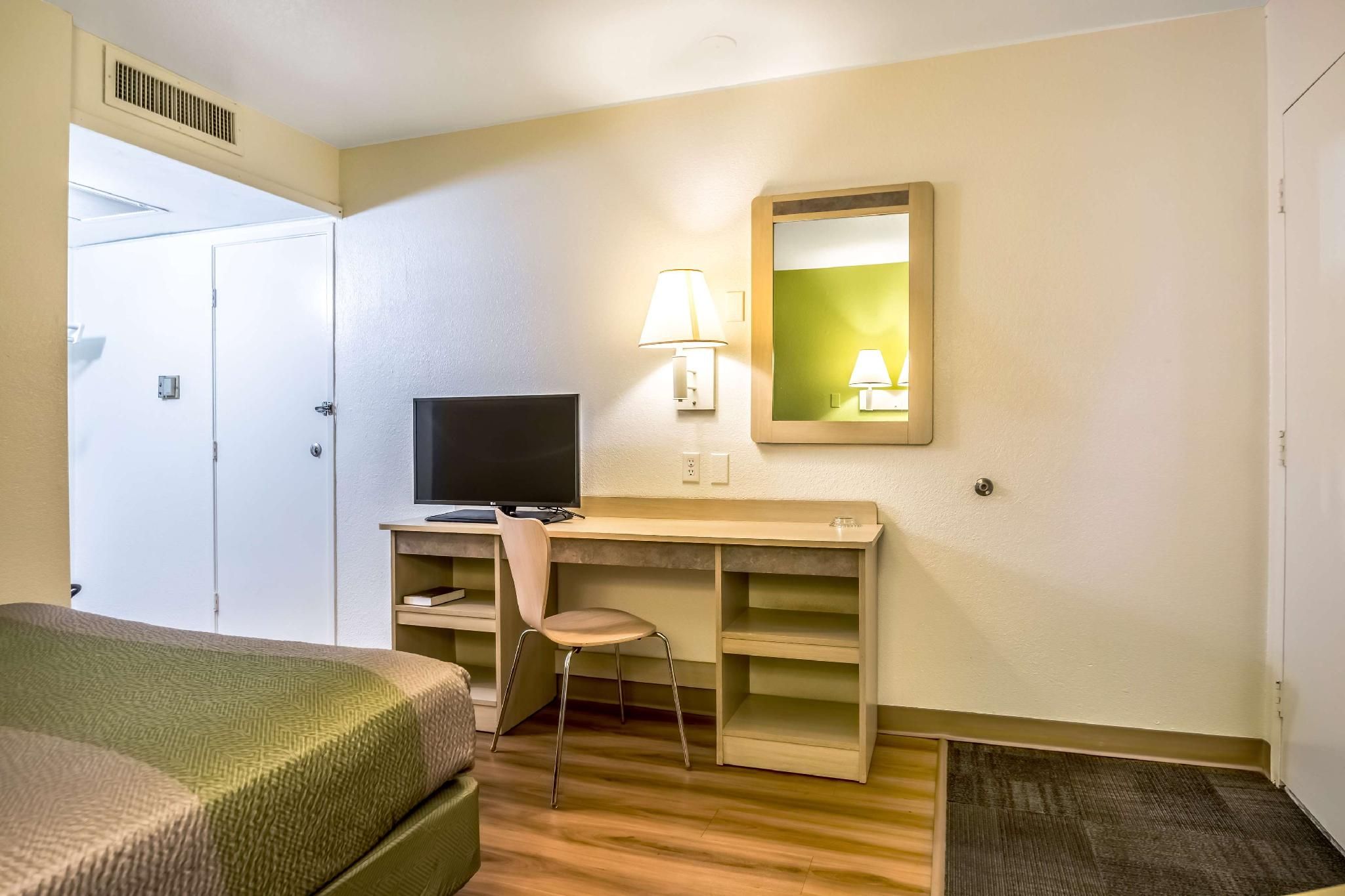 1 FULL BED | MOBILITY ACCESS TUB KITCHEN