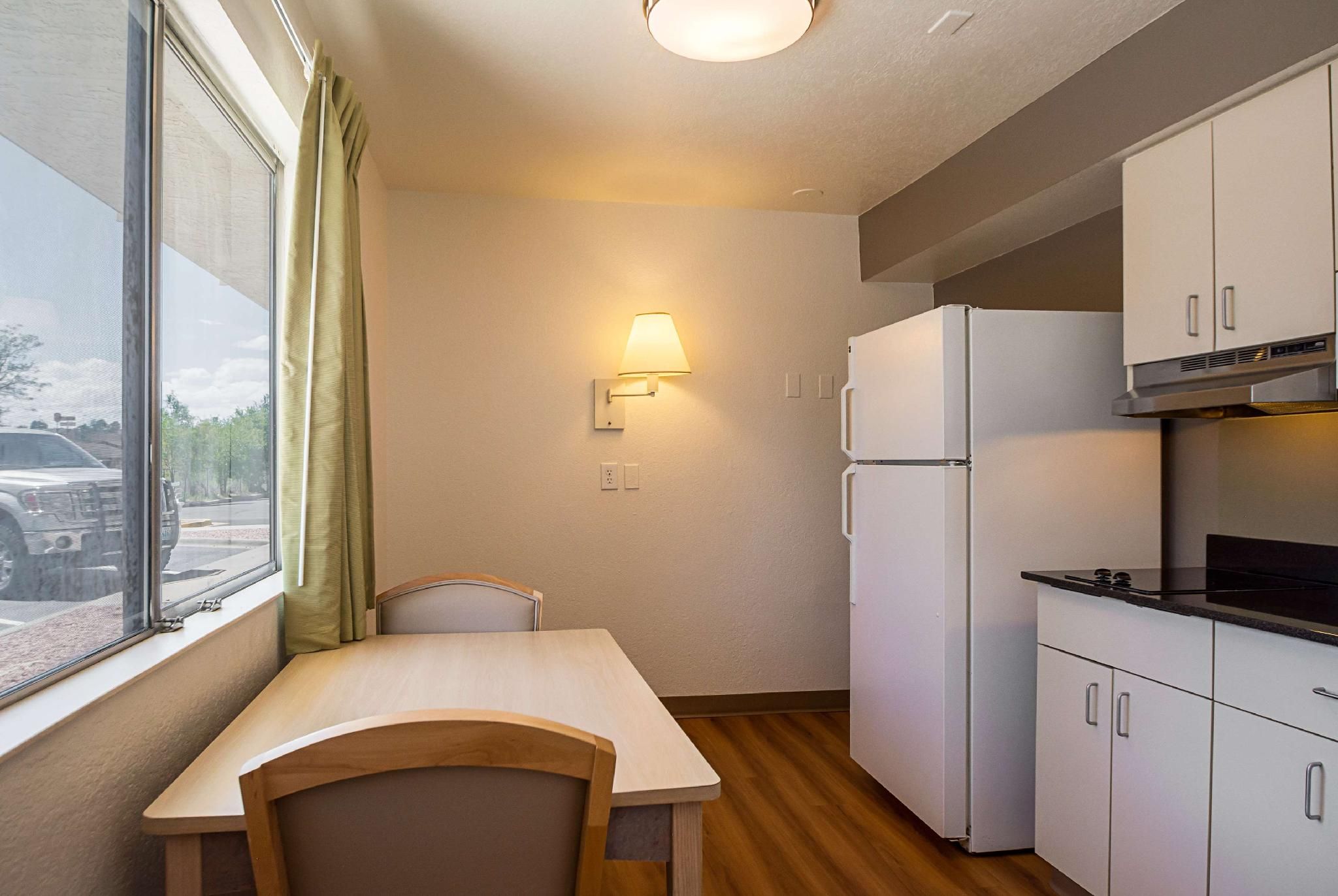 Motel 6 Pueblo, CO - I-25 1 FULL BED | MOBIL ACCESS RI SHWR KITCHEN 3