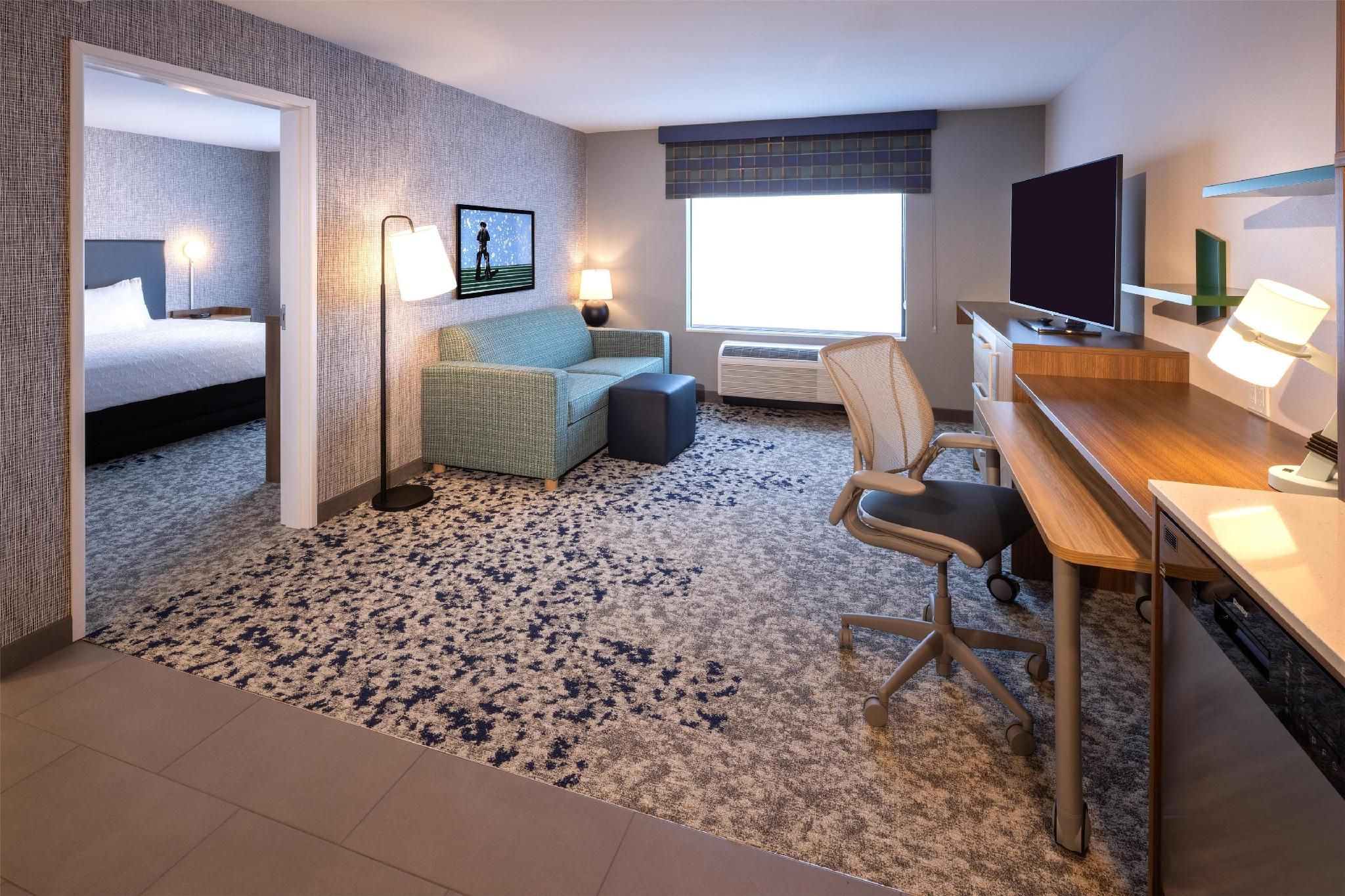 1 King Hearing Accessible 1 Bedroom Suite