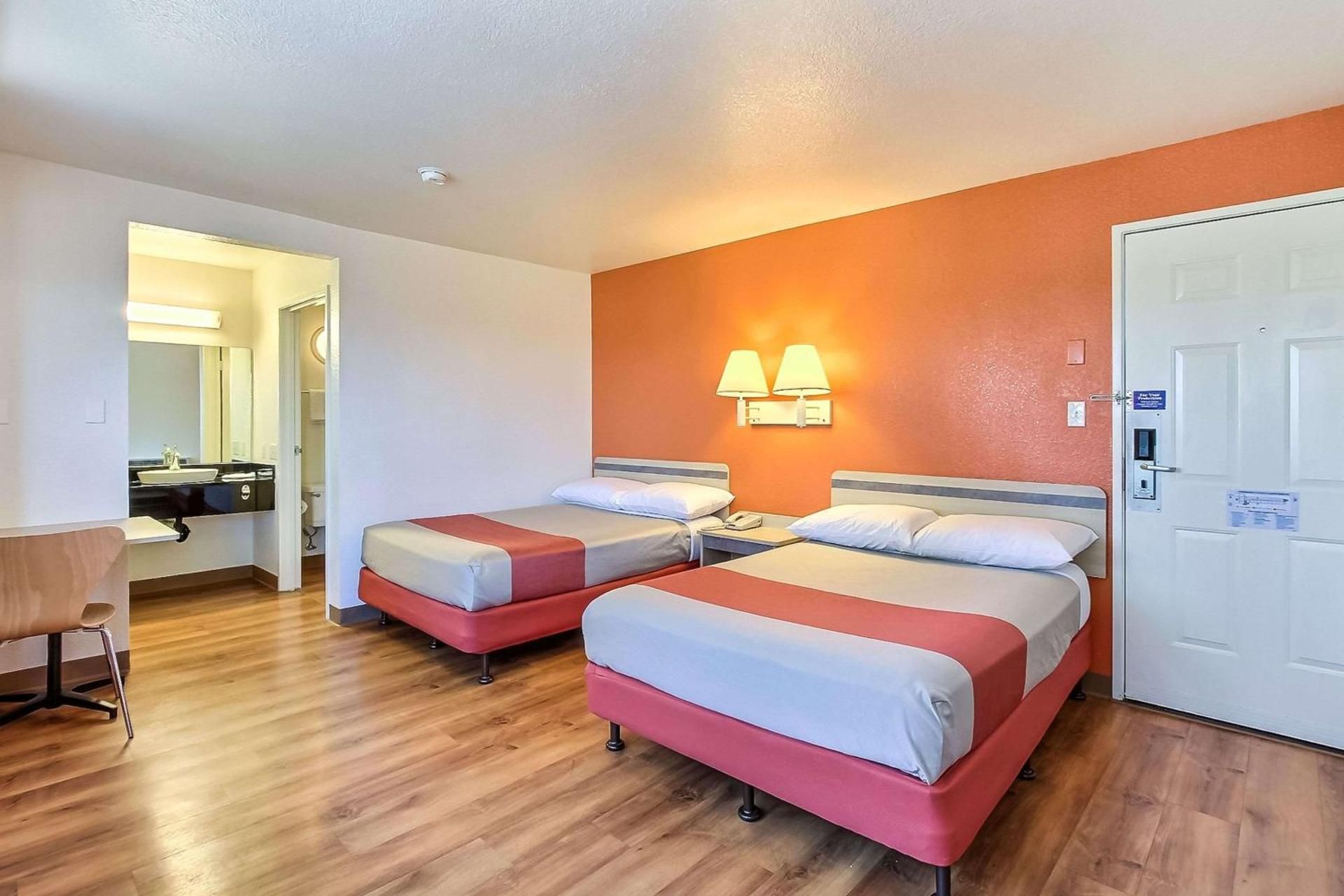 Motel 6 Fremont, CA – North Deluxe Quadruple Room