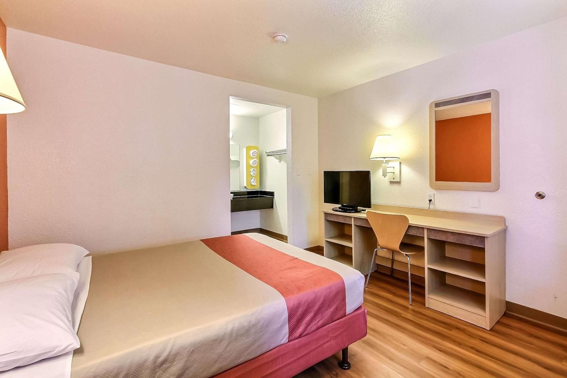 Queen Room - Disability Access - Roll in Shower