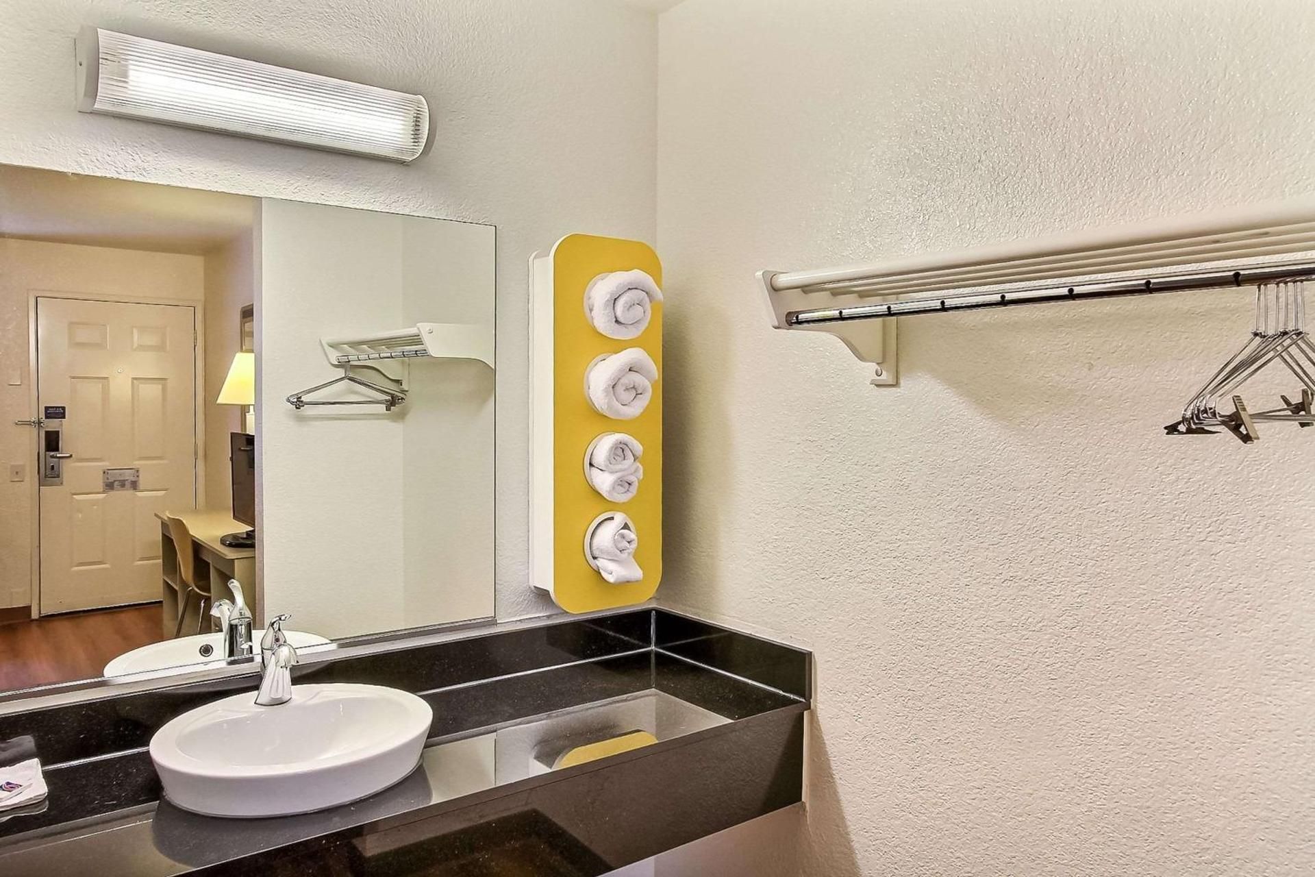 Motel 6 Fremont, CA – North Deluxe Suite 3