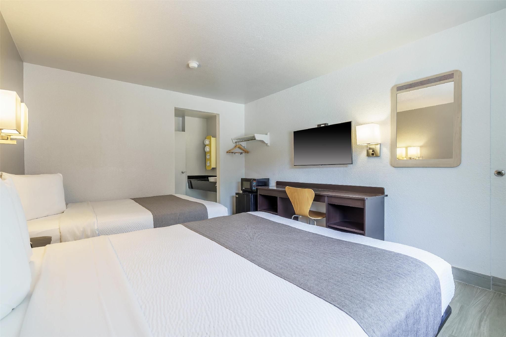 2 Full Beds Non-Smoking