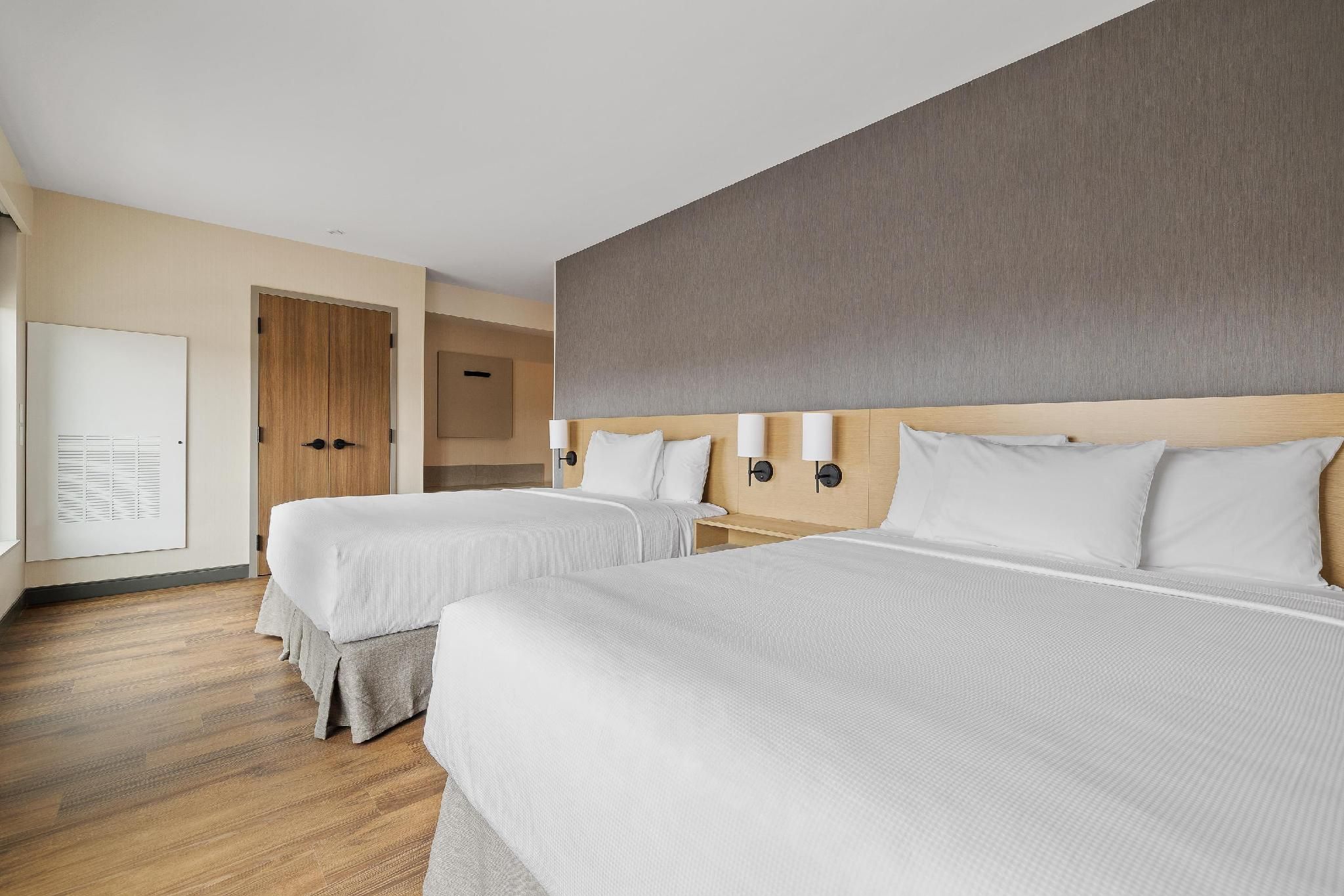 1 Bedroom Suite 2 Queen Beds Accessible Tub With Sofa Bed