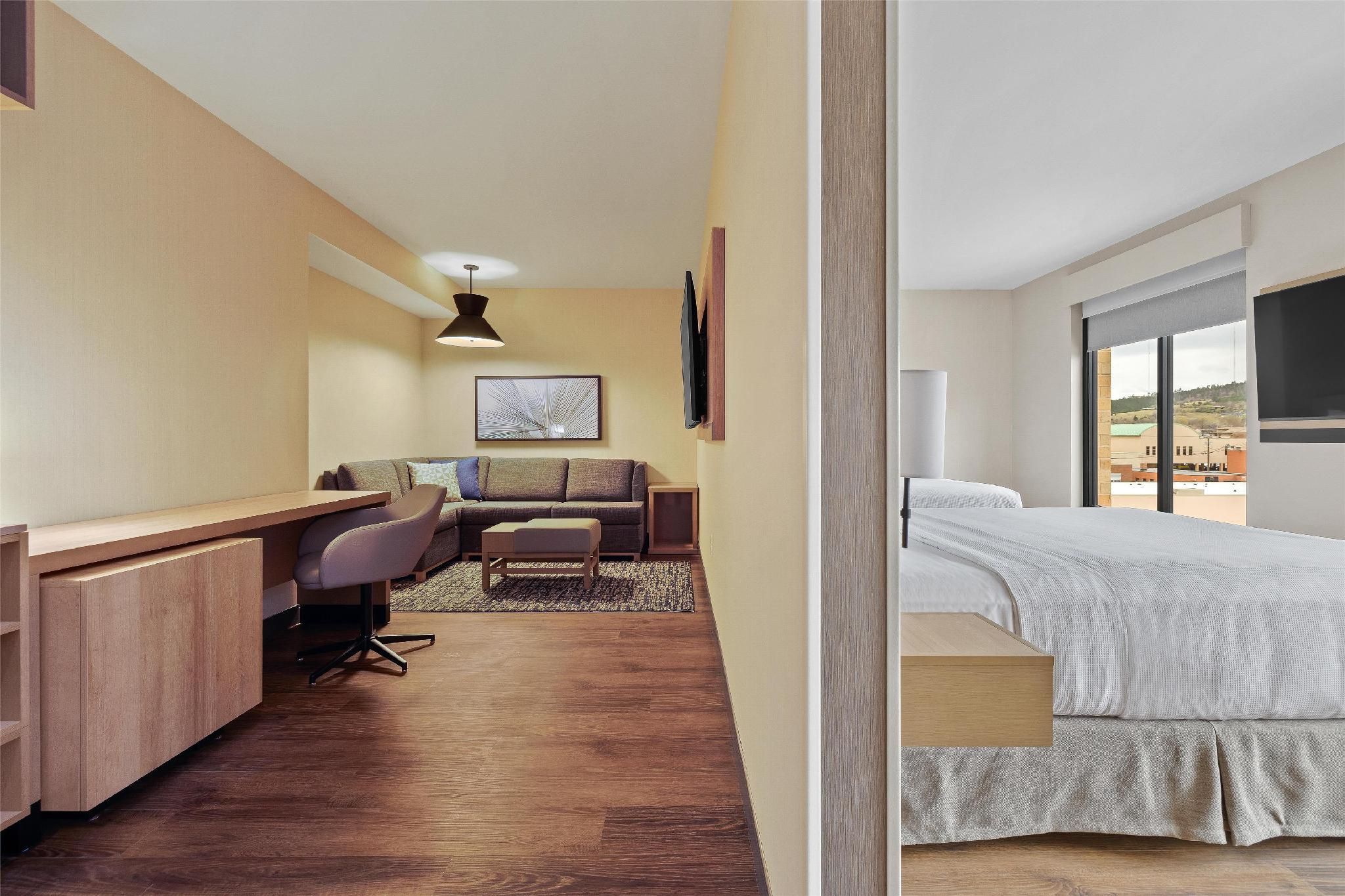 1 Bedroom Suite 2 Queen Beds Accessible Tub With Sofa Bed