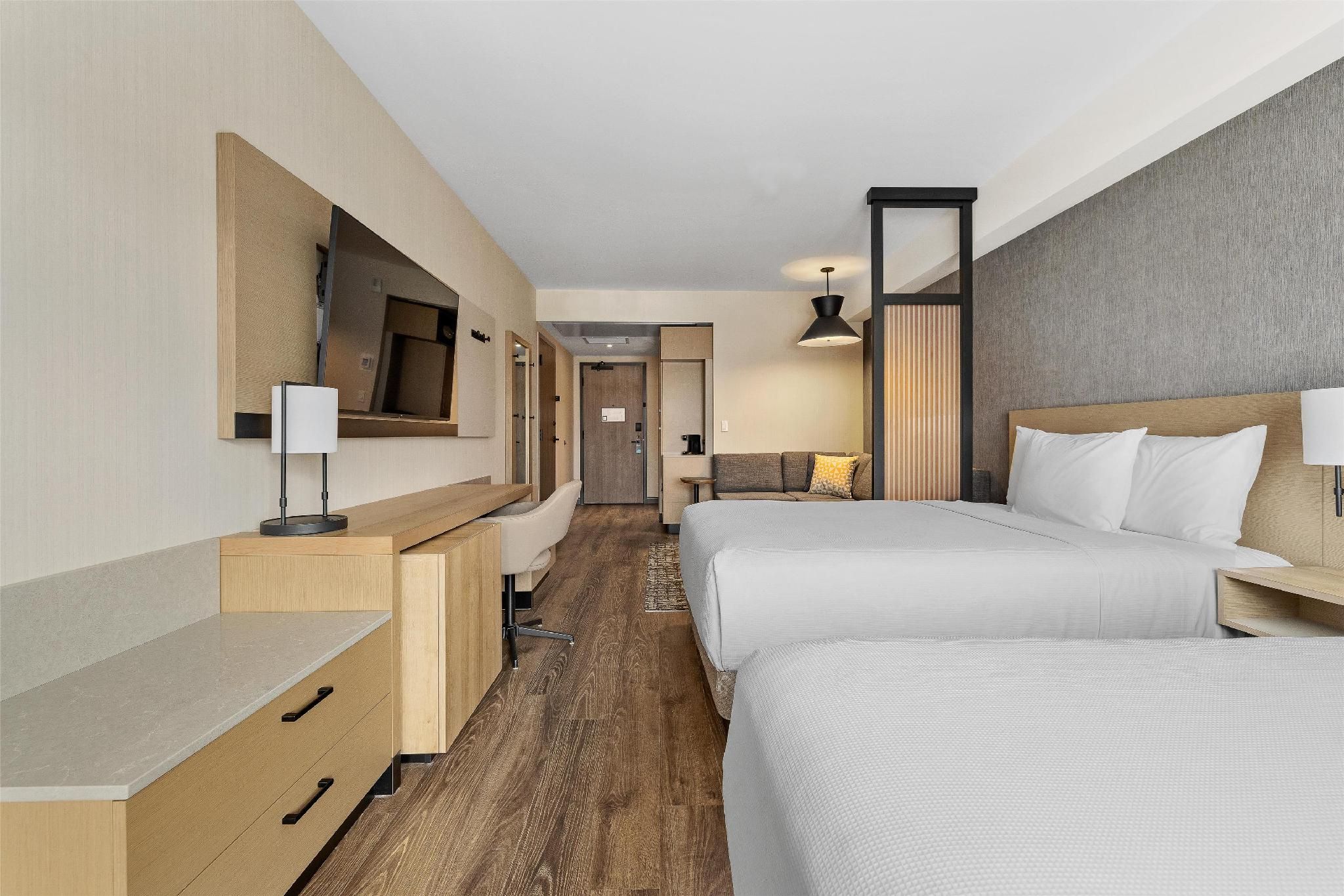 2 Queen Beds With Sofa Bed