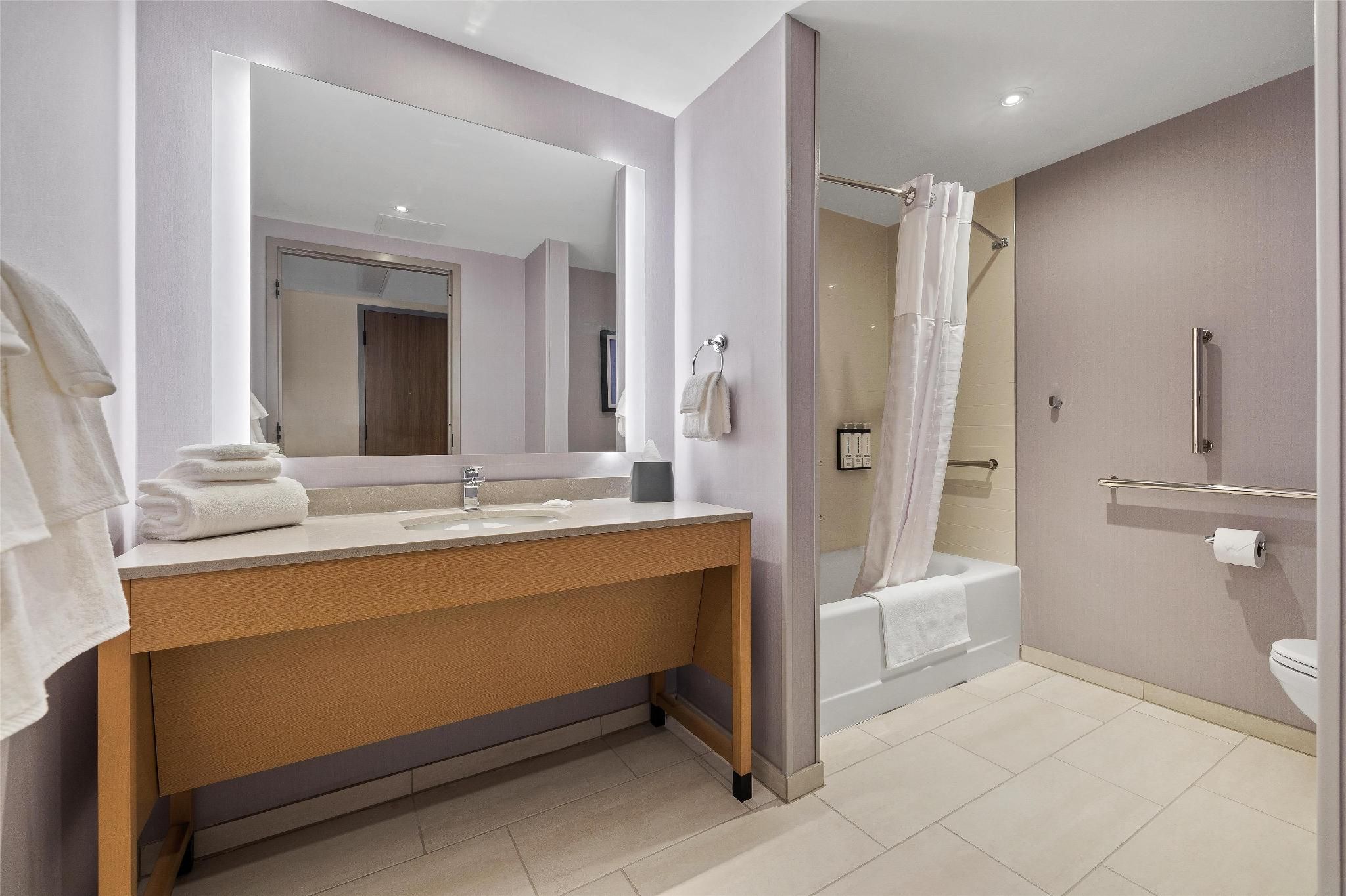 1 Bedroom Suite 2 Queen Beds Accessible Tub With Sofa Bed