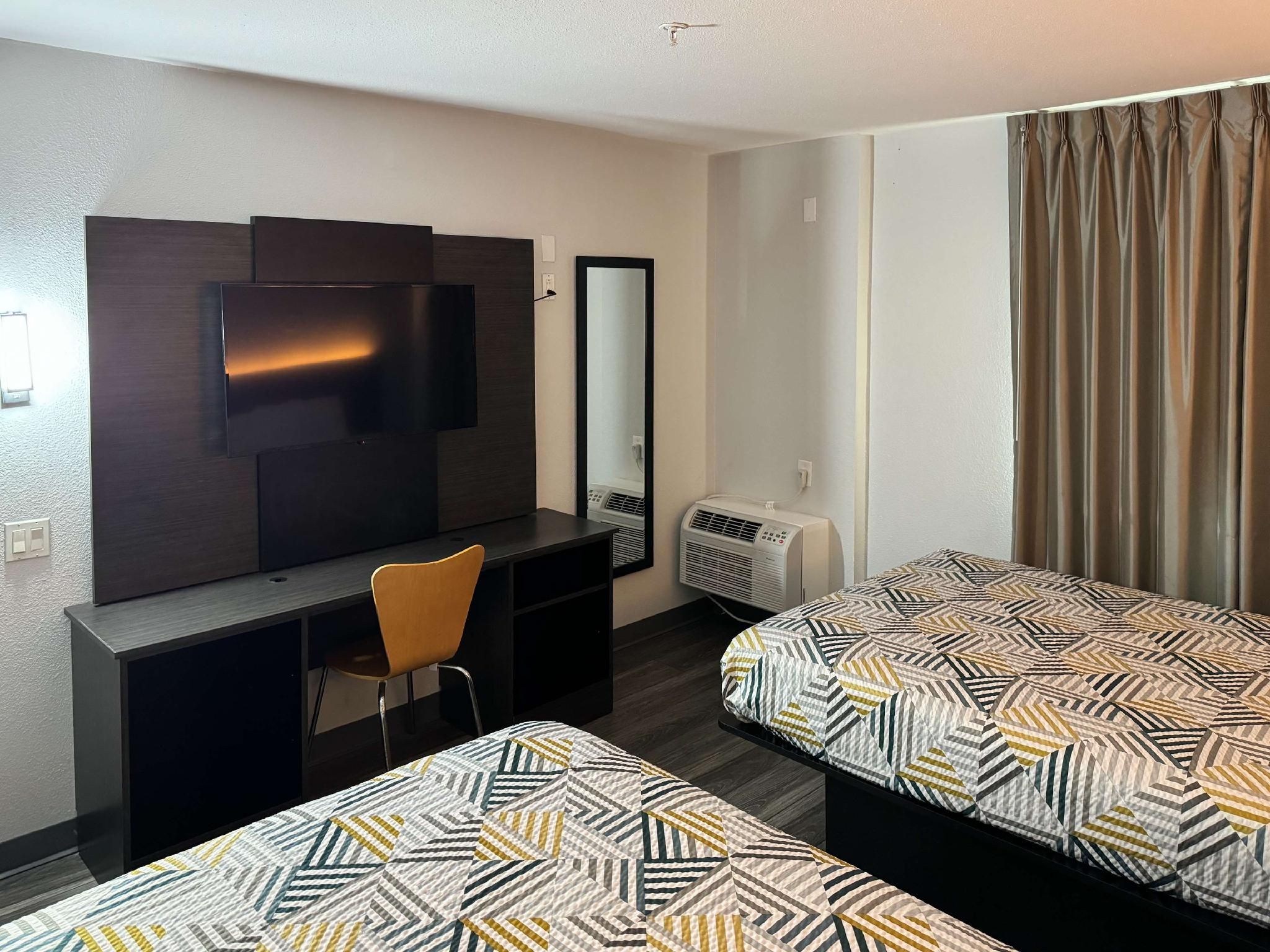 2 FULL BEDS | MOBILITY ACCESSIBLE RI SHWR