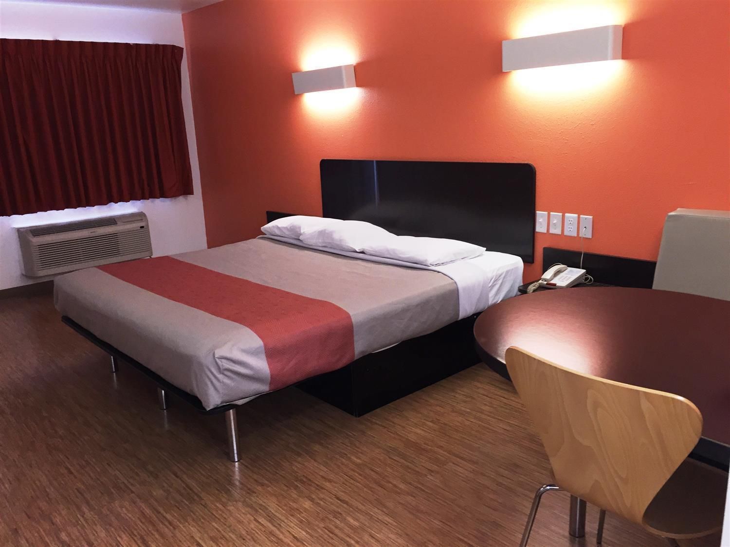 King Room - Disability Access - Smoking