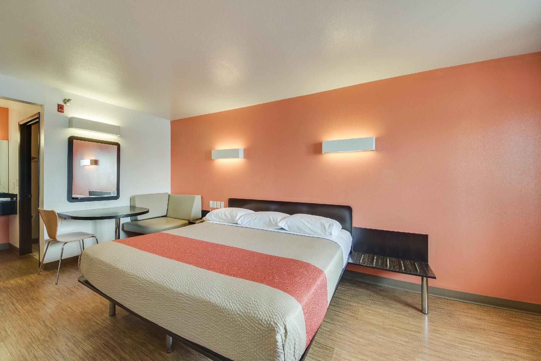 1 KING BED | MOBILITY ACCESSIBLE TUB, NSMK