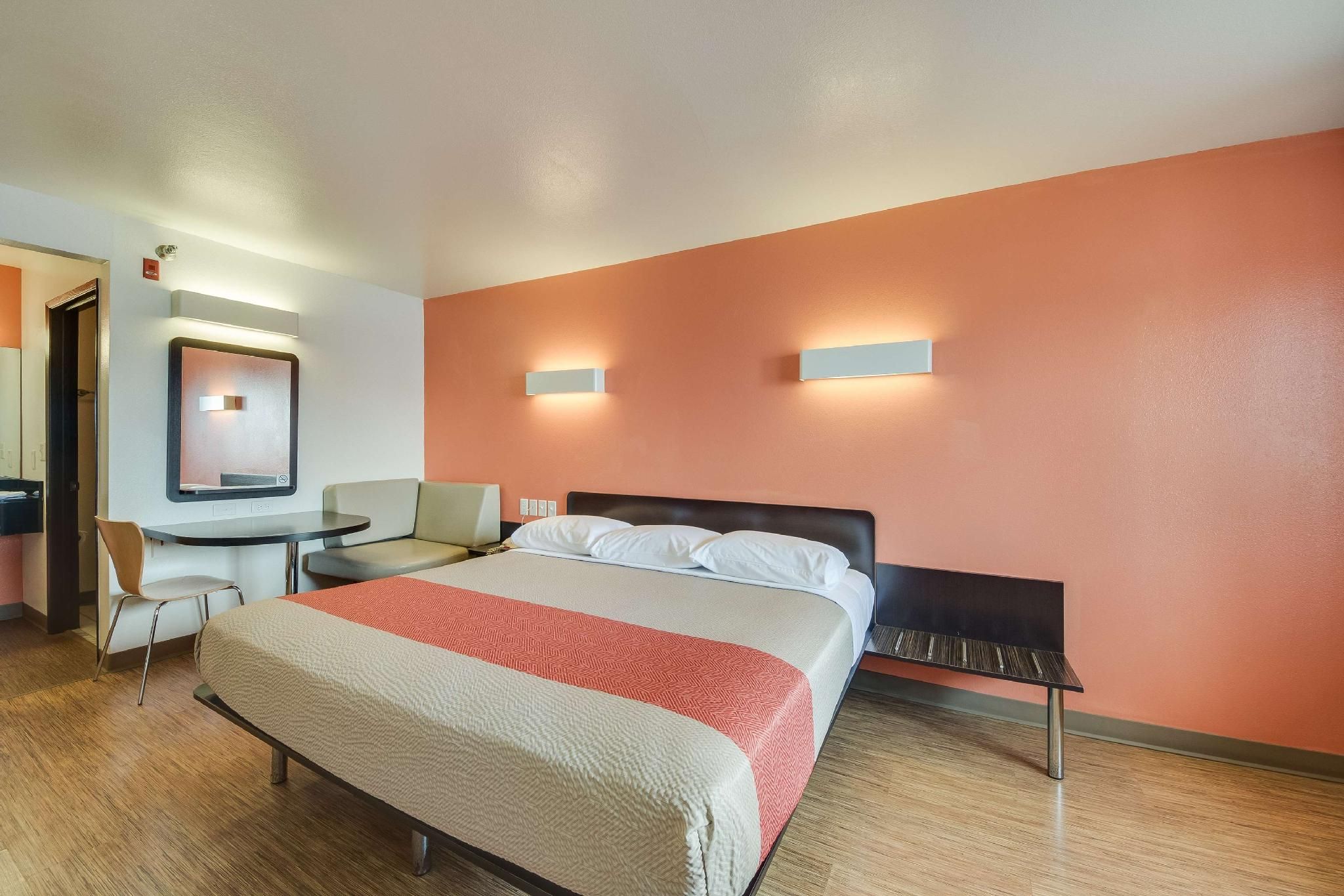 Motel 6 Brownsville, TX - North 1 QUEEN BED | MOBILITY ACCESSIBLE TUB NSMK 2