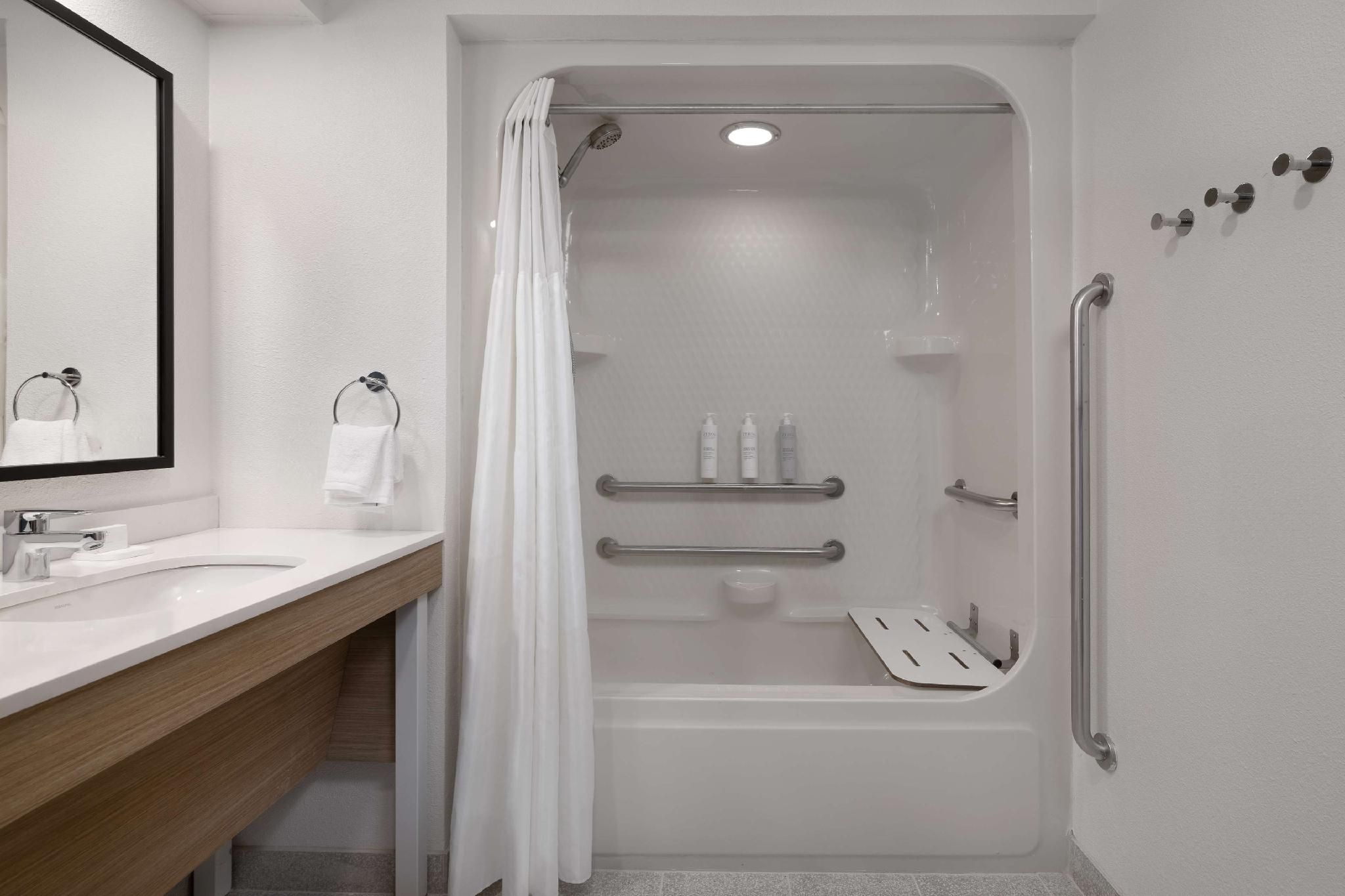 2 Double Beds Mobility Accessible Bathtub