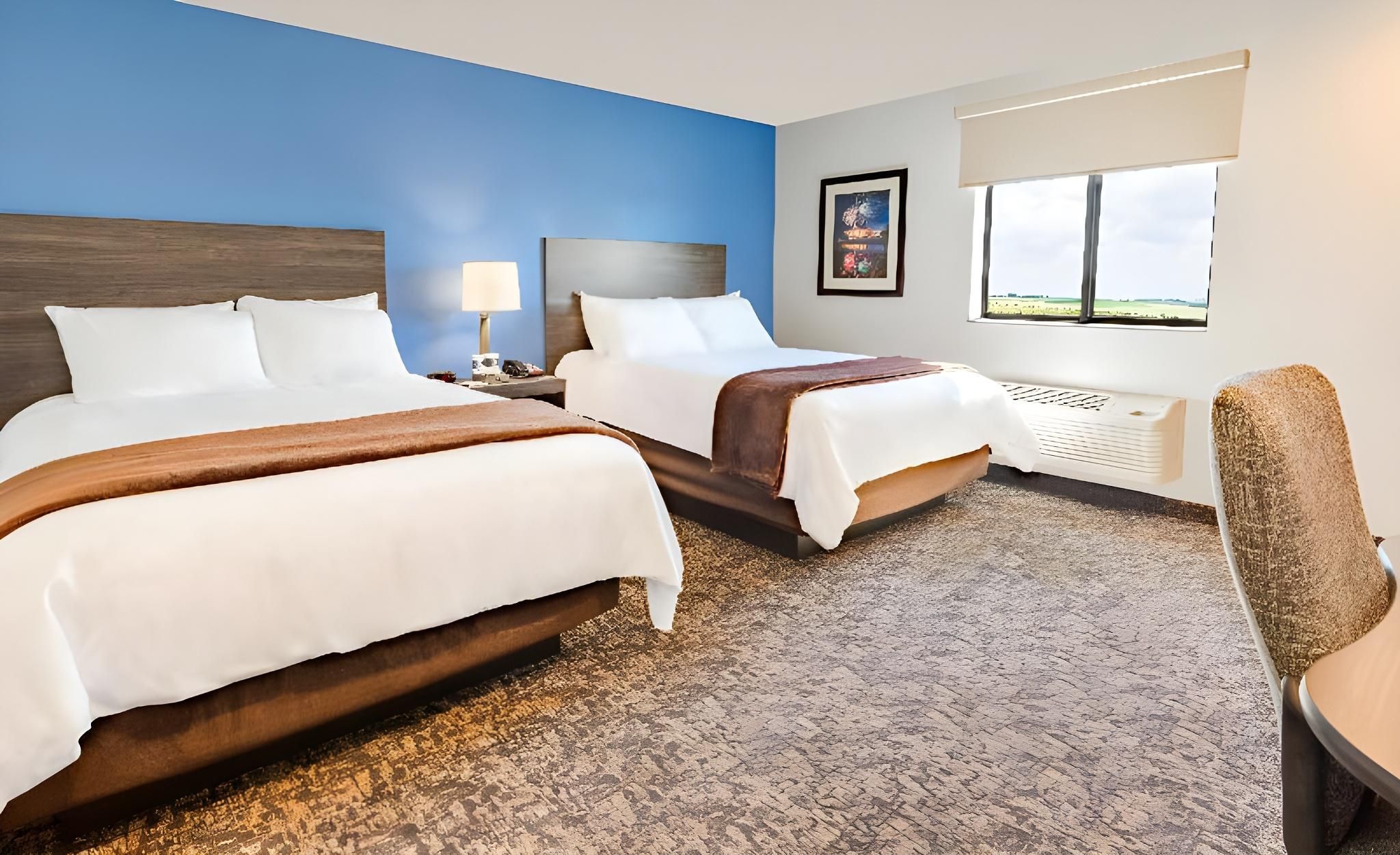 2 QUEEN HEARING IMPAIRED, RECLINER