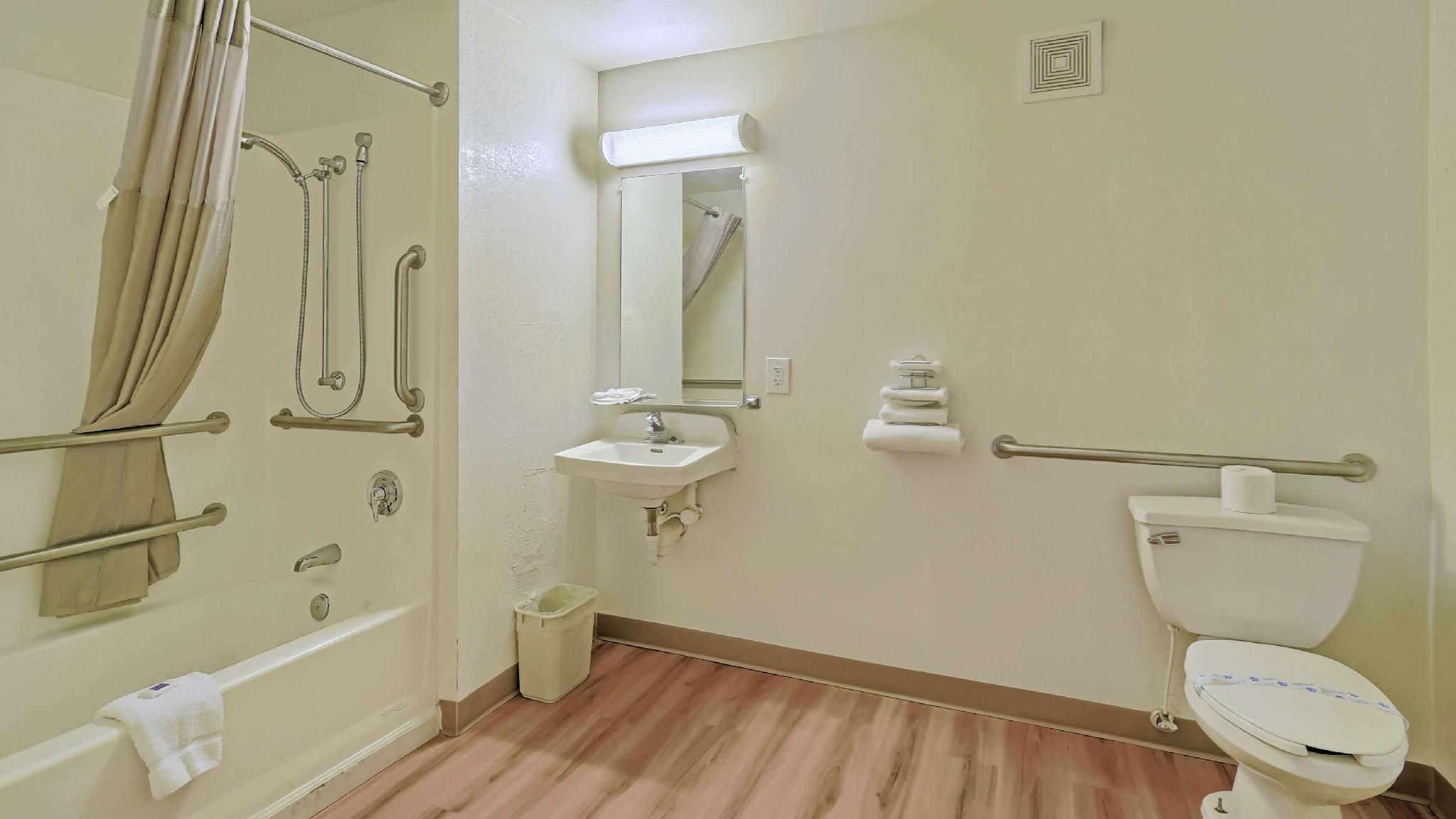 2 FULL BEDS | MOBILITY ACCESSIBLE TUB NSMK