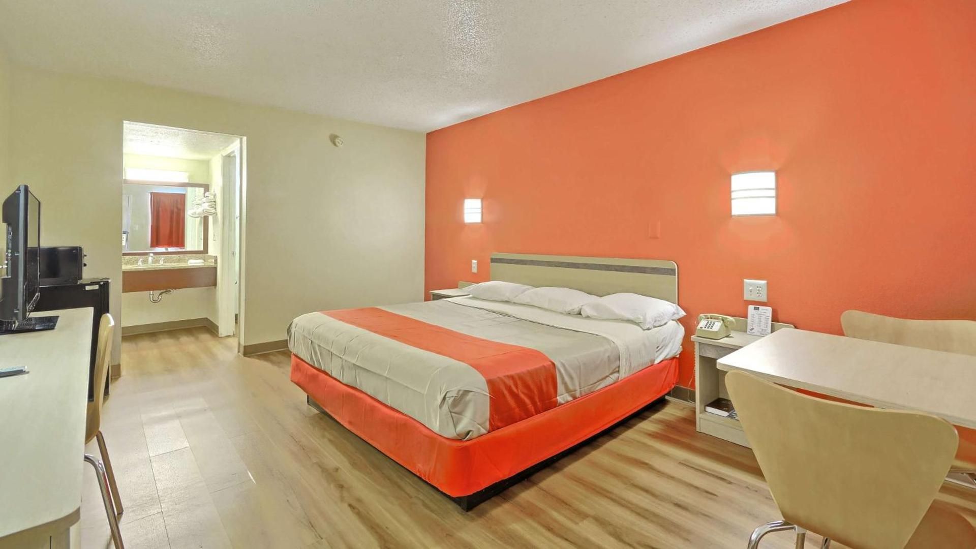 King Room - Disability Access - Non-Smoking
