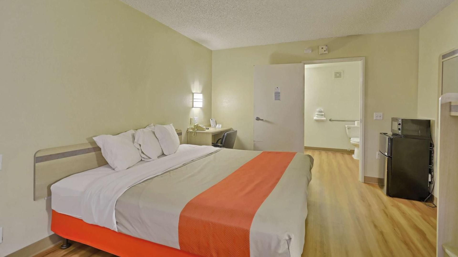 King Room - Disability Access - Non-Smoking