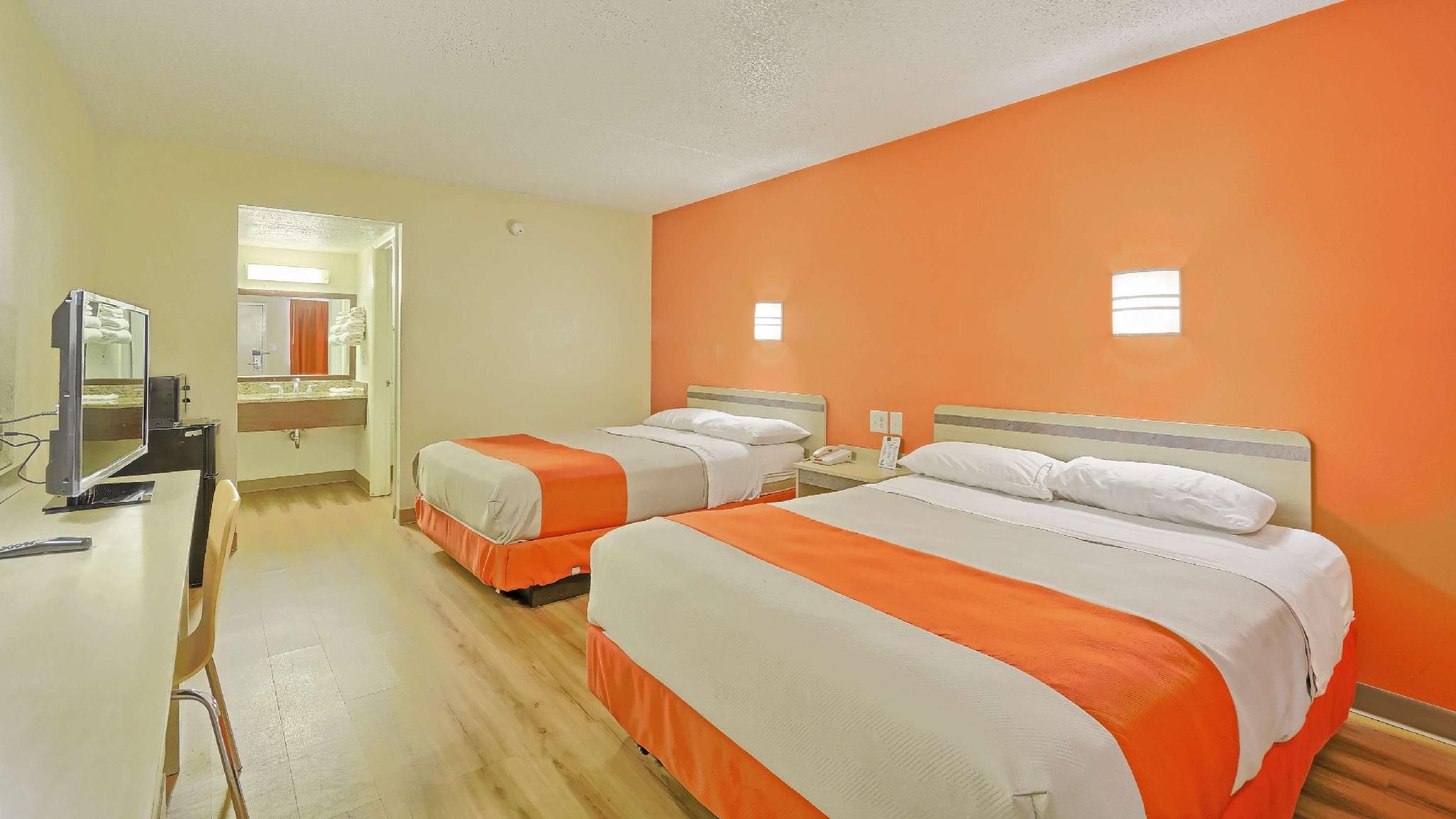 2 Queen Beds | Non-Smoking