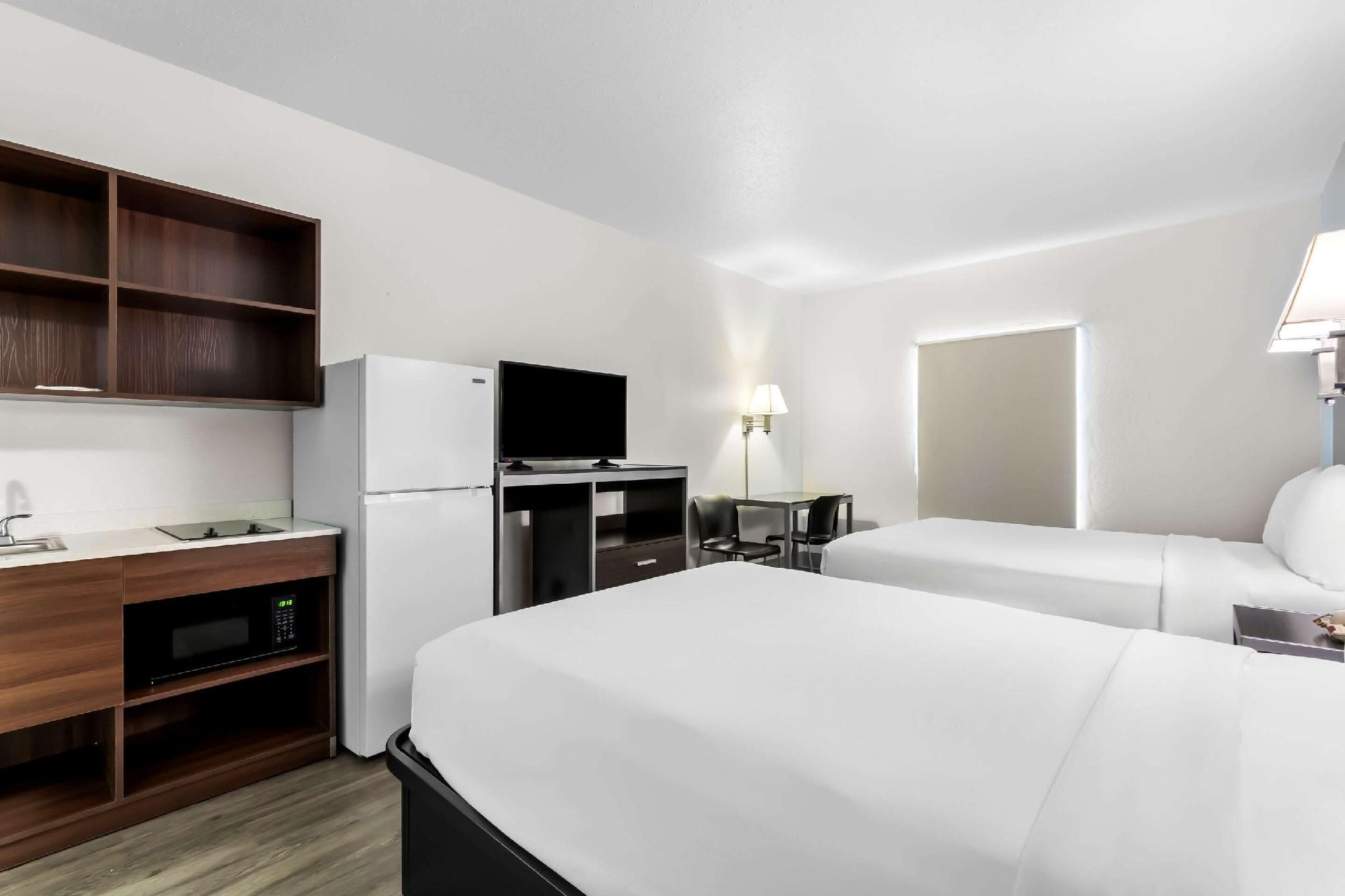 2 Double Beds, Efficiency, Nonsmoking