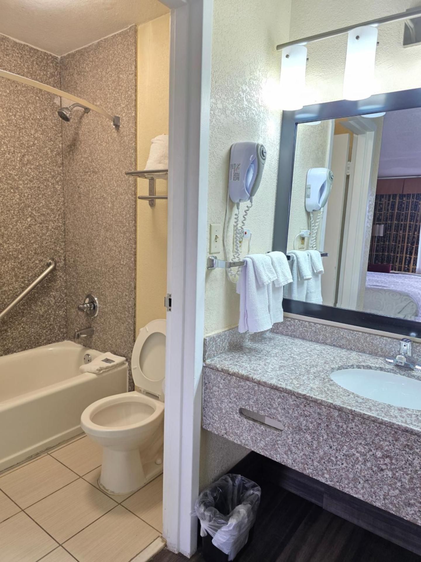 Chattanooga Heritage Inn King Suite 2