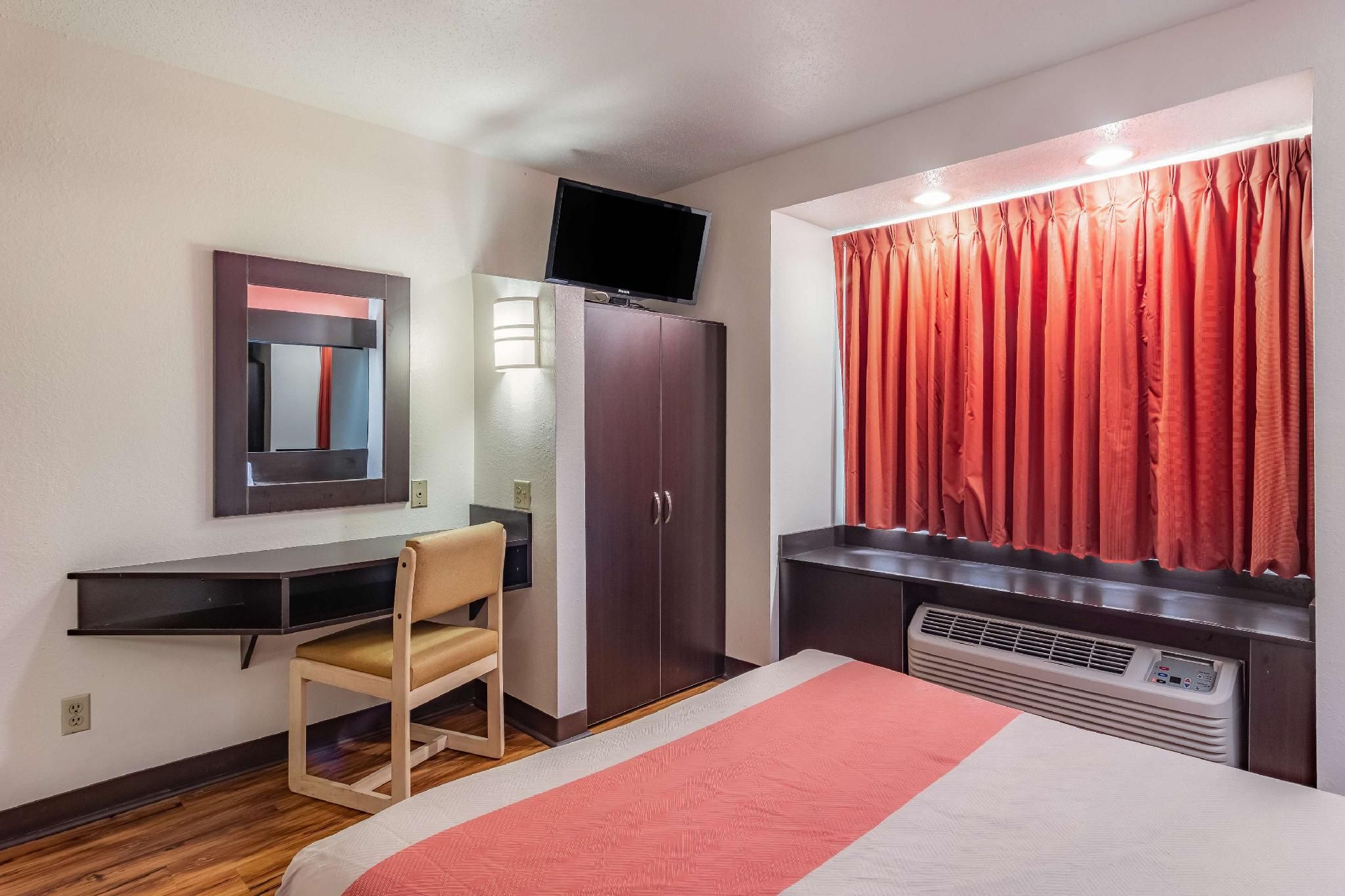 1 Queen Bed | ADA/RI Shower/Non-Smoking