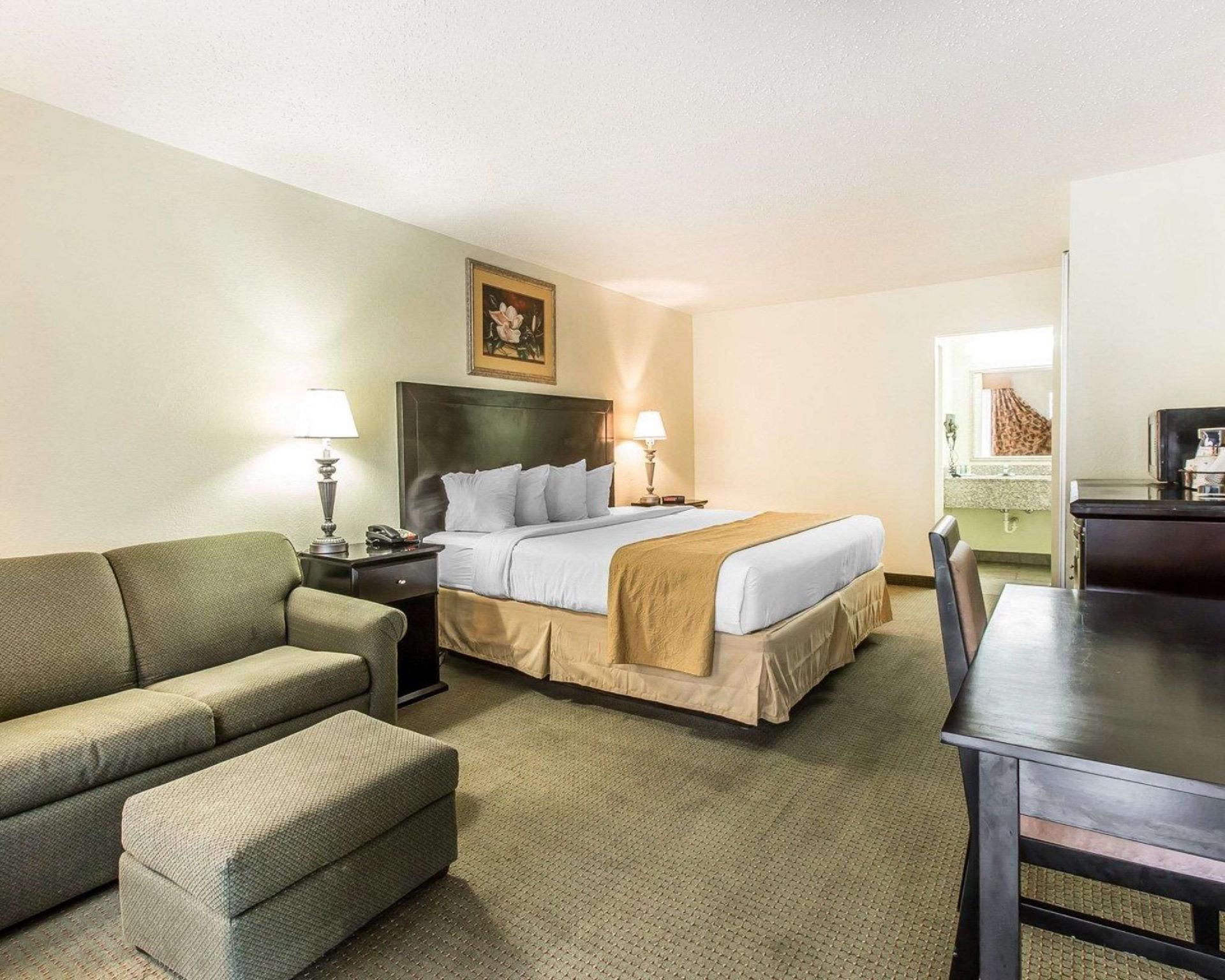 1 King Bed, Nonsmoking, Accessible