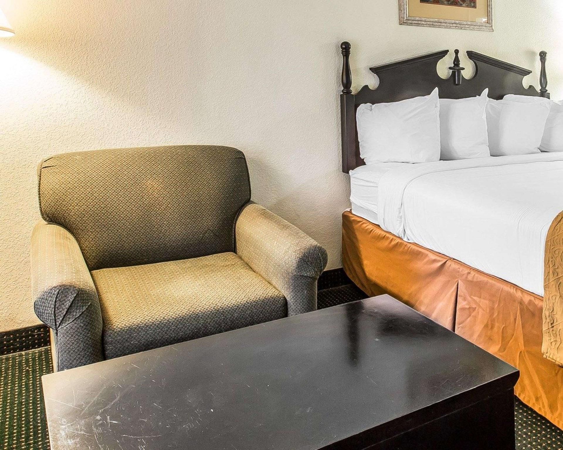 Quality Inn & Suites Conference Center Statesboro Historic District 2 Queen Beds - Non-Smoking 3