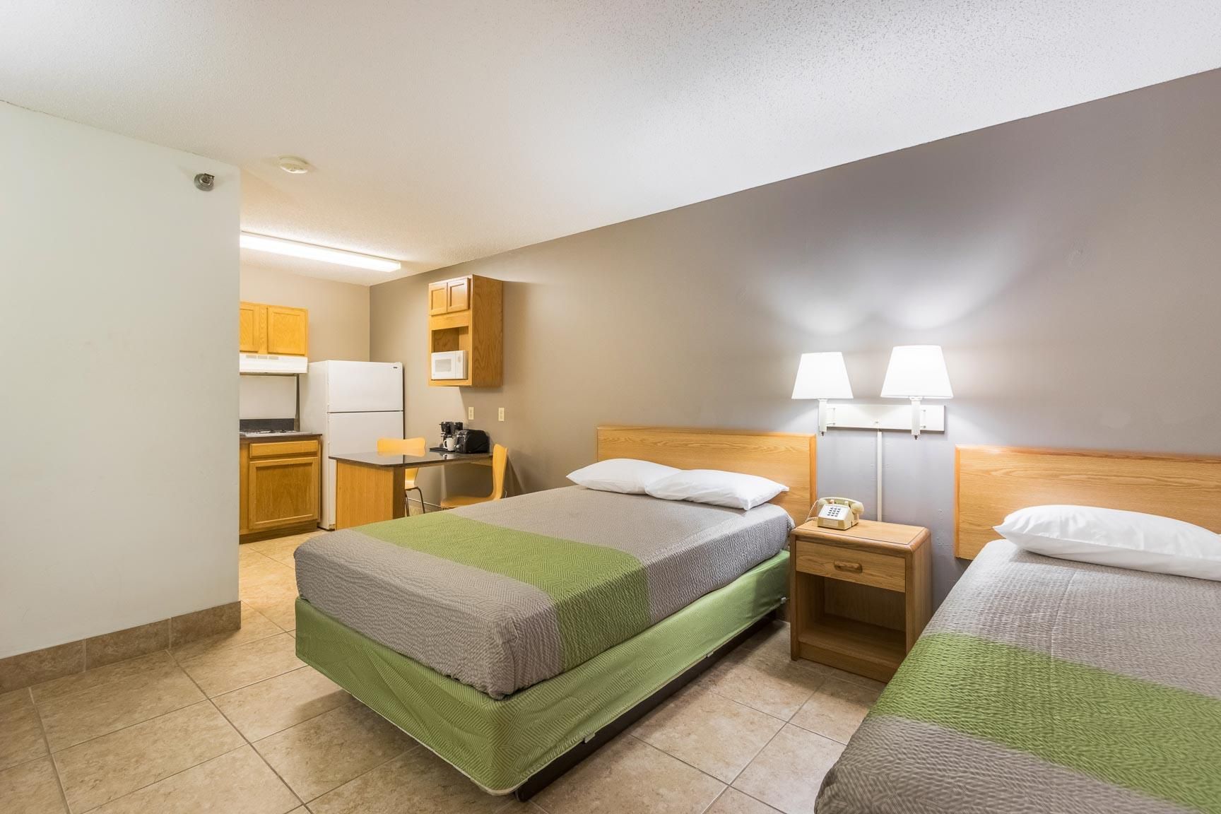 2 Full Beds | Smoking