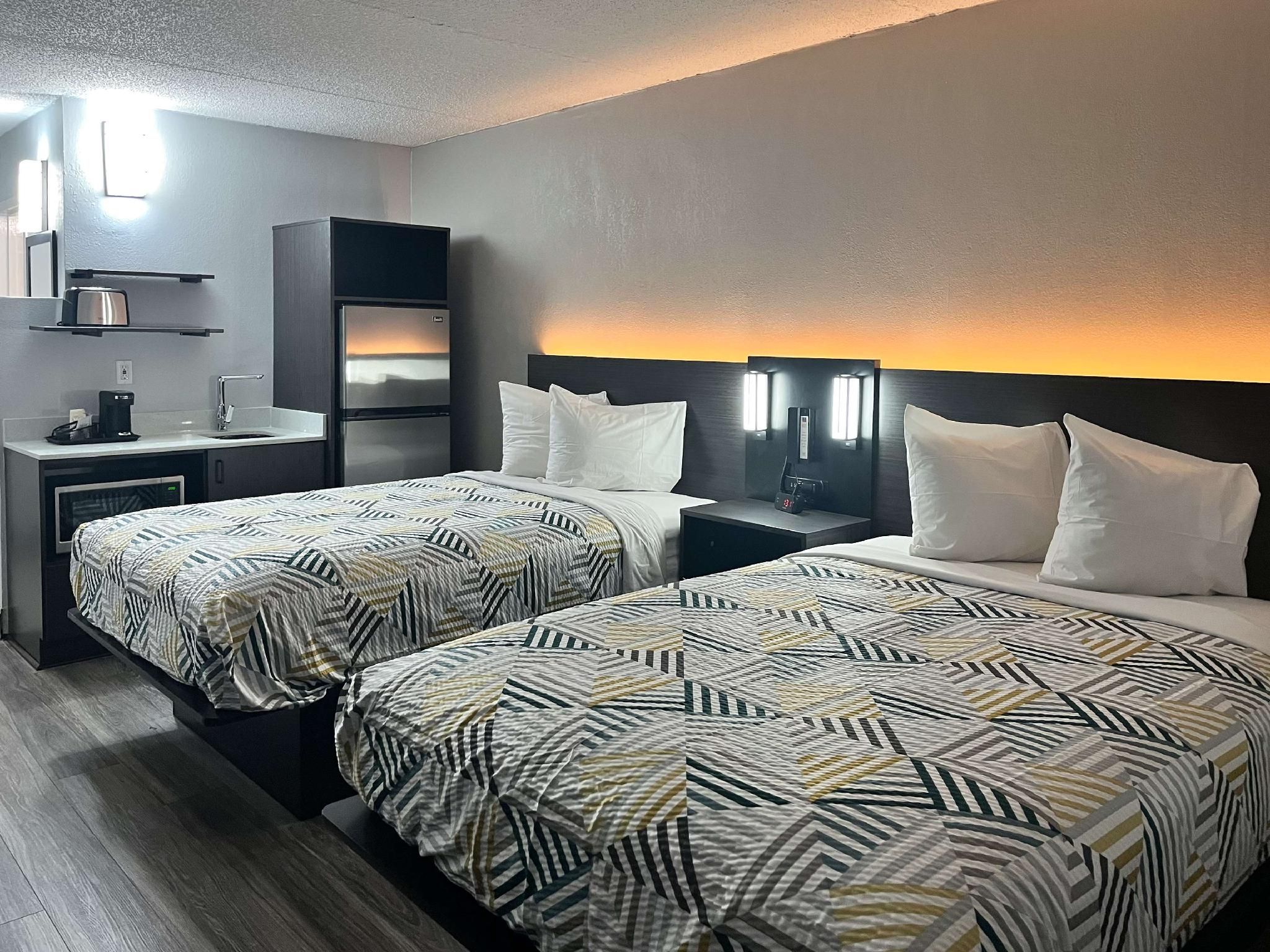 2 Full Beds | Non-Smoking, Kitchen