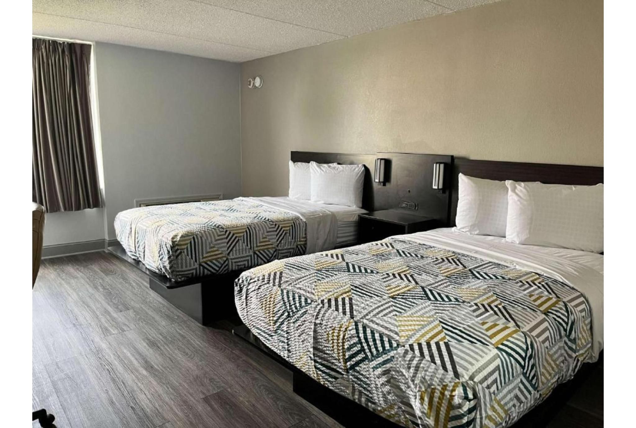 2 Full Beds | Mob Acc RI Shwr Nsmk Micfridg