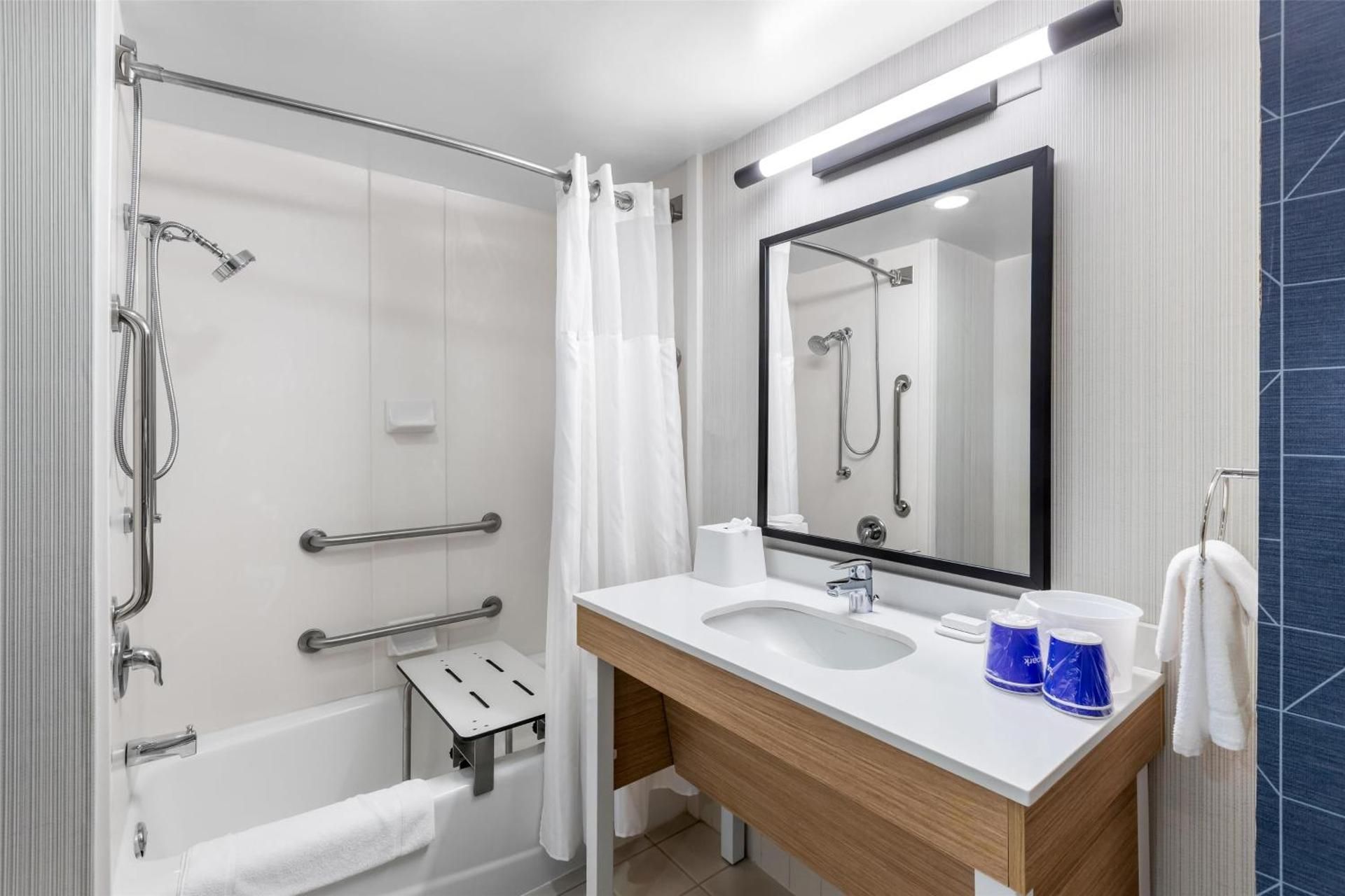 Spark by Hilton Rock Hill 1 King Bed Mobility Accessible with Bathtub 3