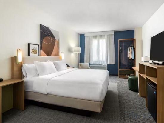 1 King Bed