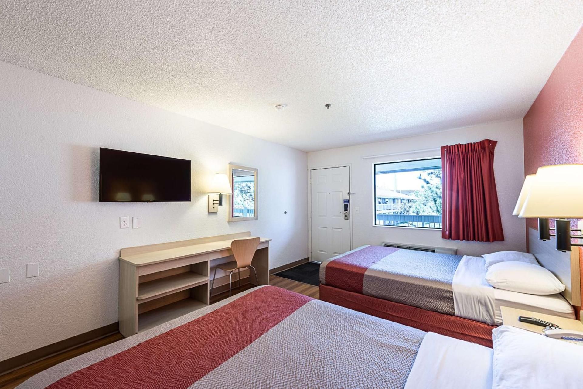 Motel 6 Sparks, NV - Airport - Sparks Quadruple Room - Disability Access - Roll in Shower