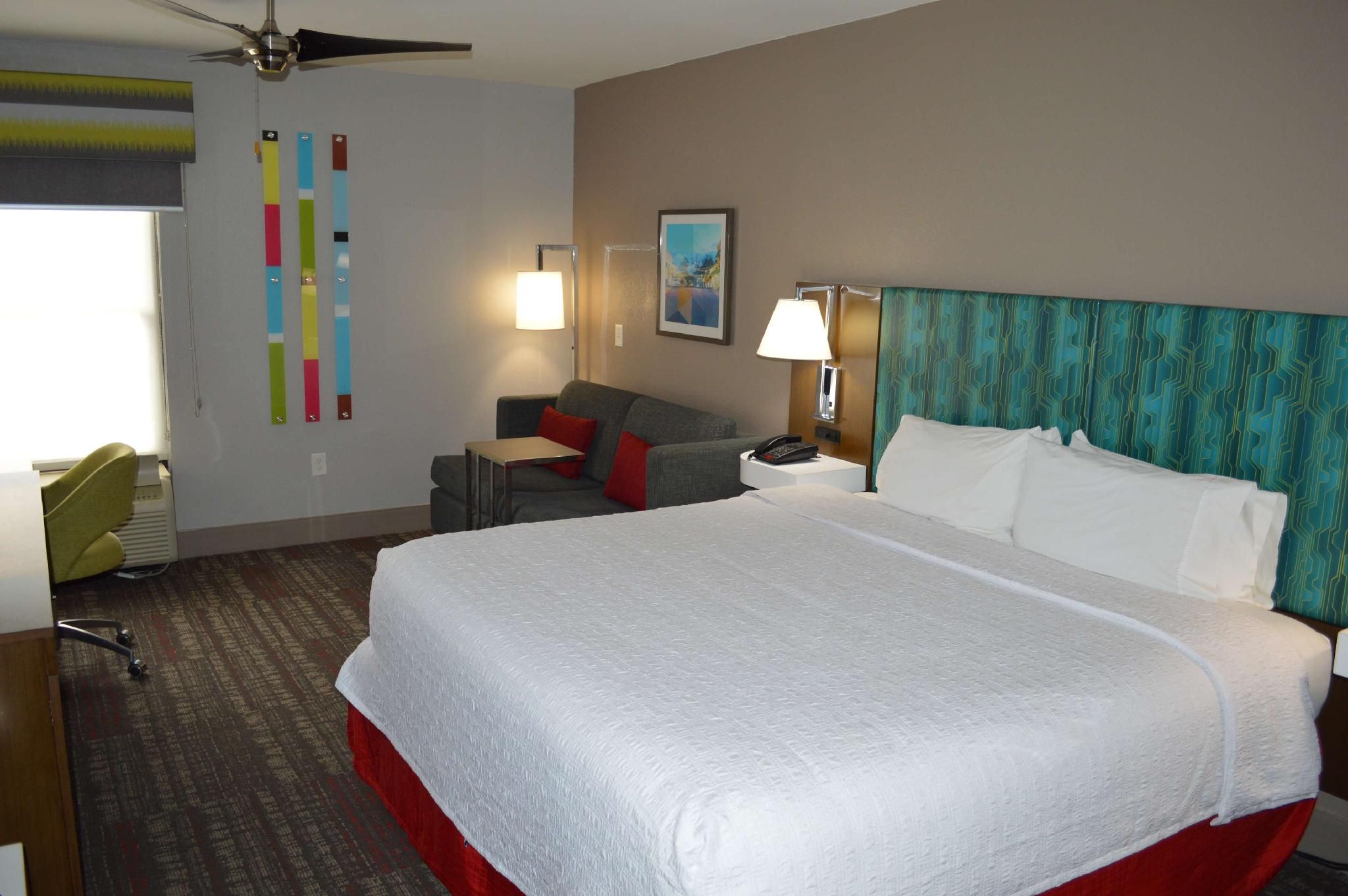 1 King Bed, Nonsmoking, Sofabed, Walk-in Shower