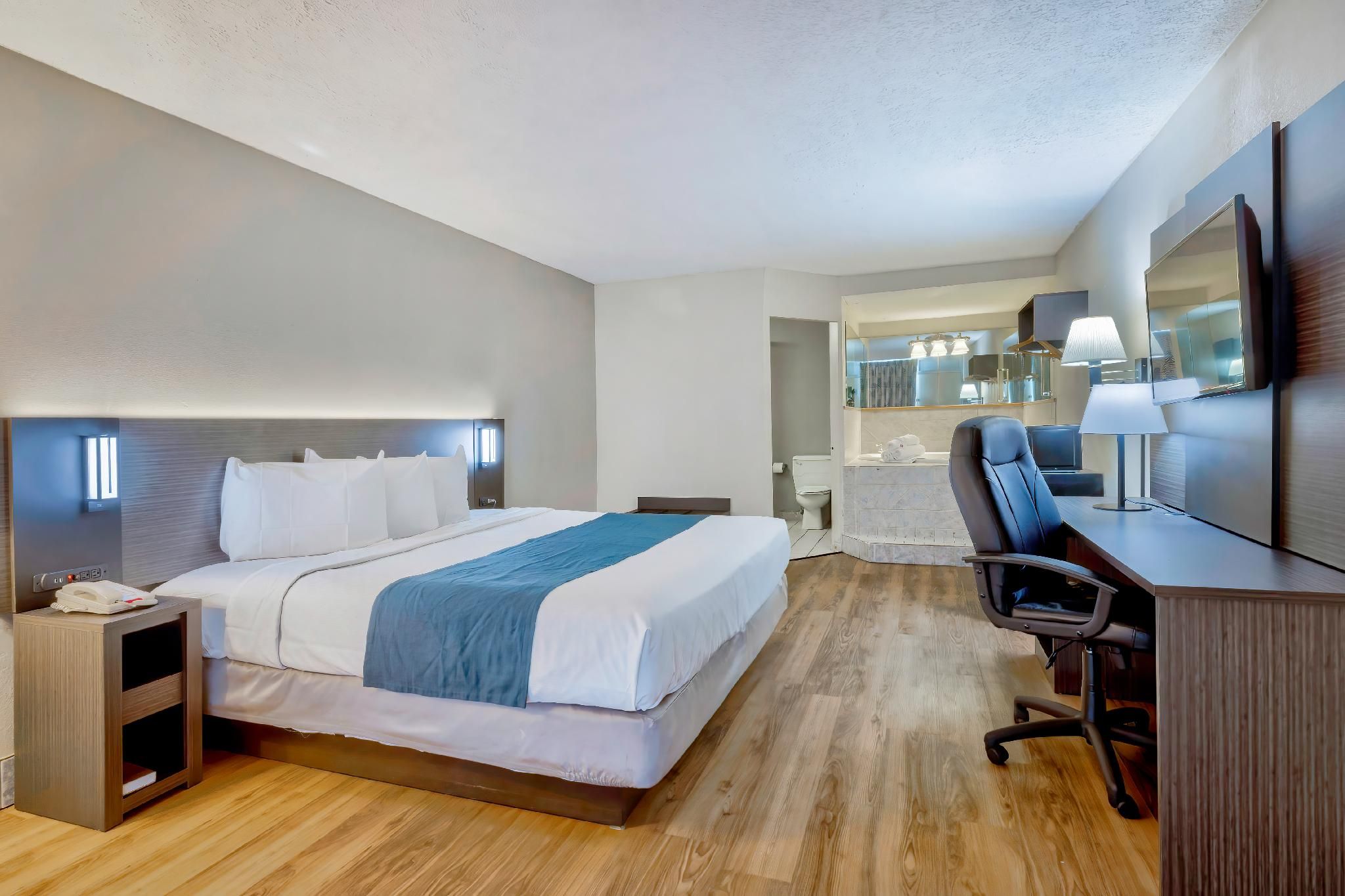 1 KING BED | NON-SMOKING, MICFRIDGE