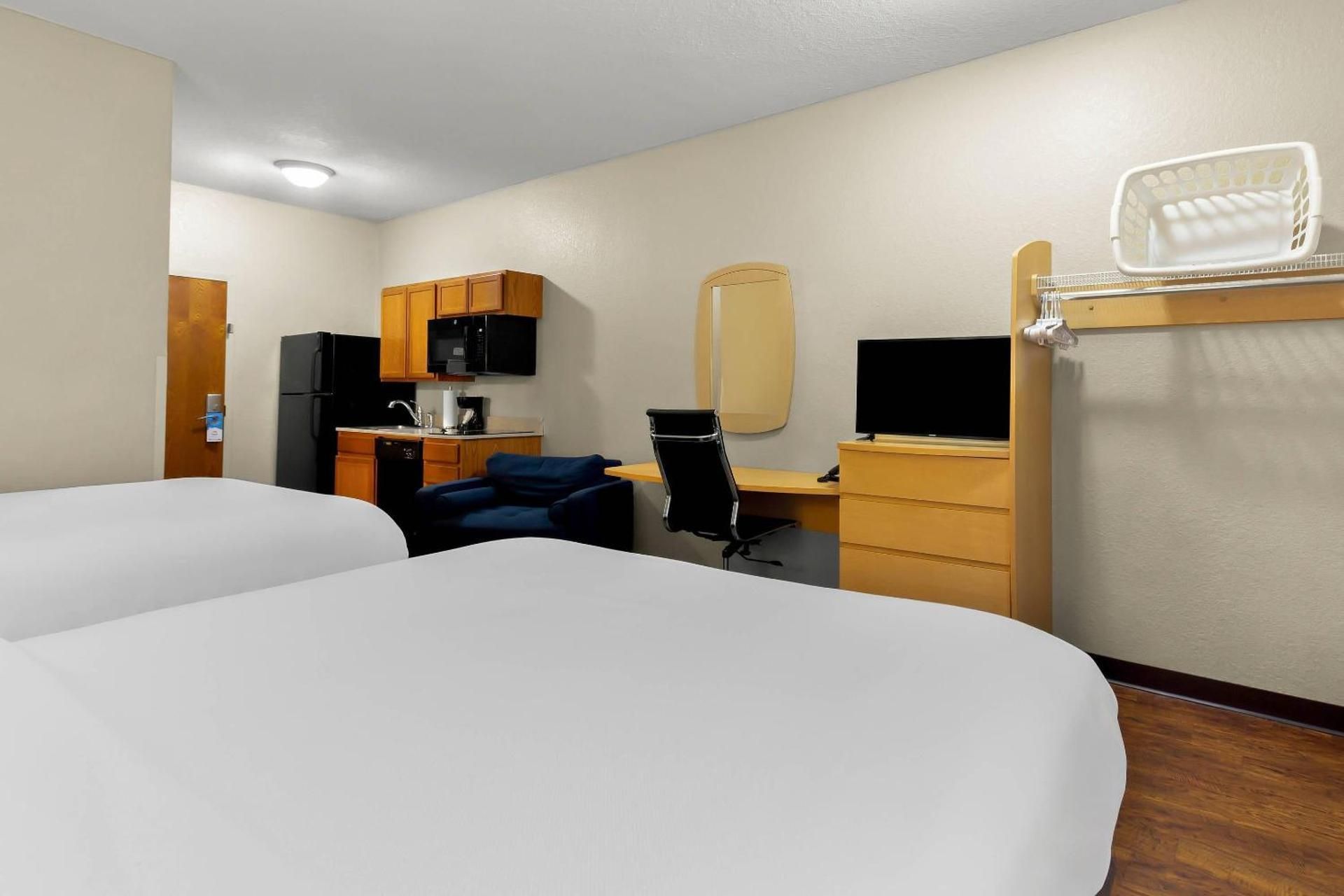 Queen Room with Two Queen Beds - Non-Smoking