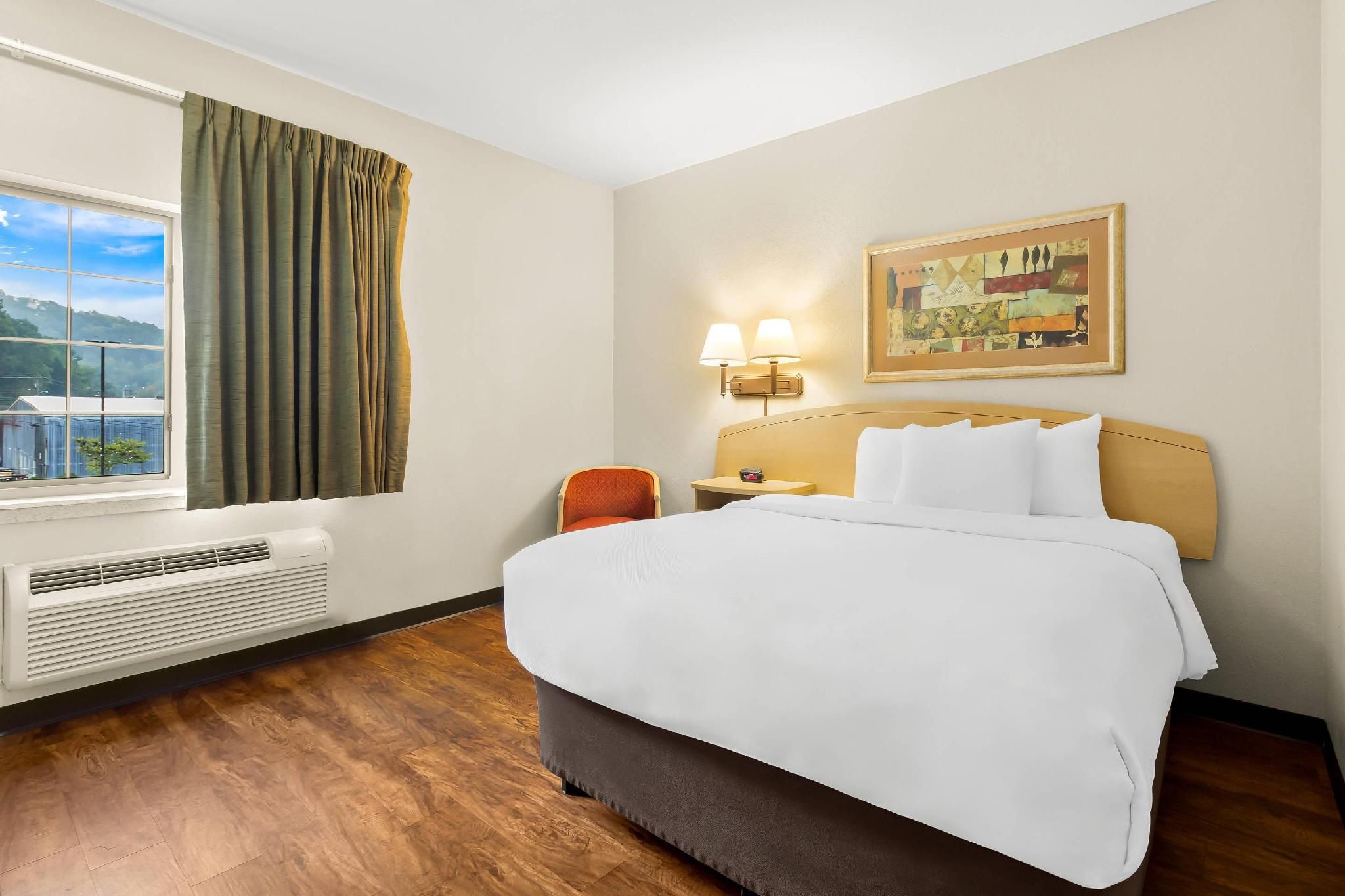 1 Queen Bed, Efficiency, Nonsmoking