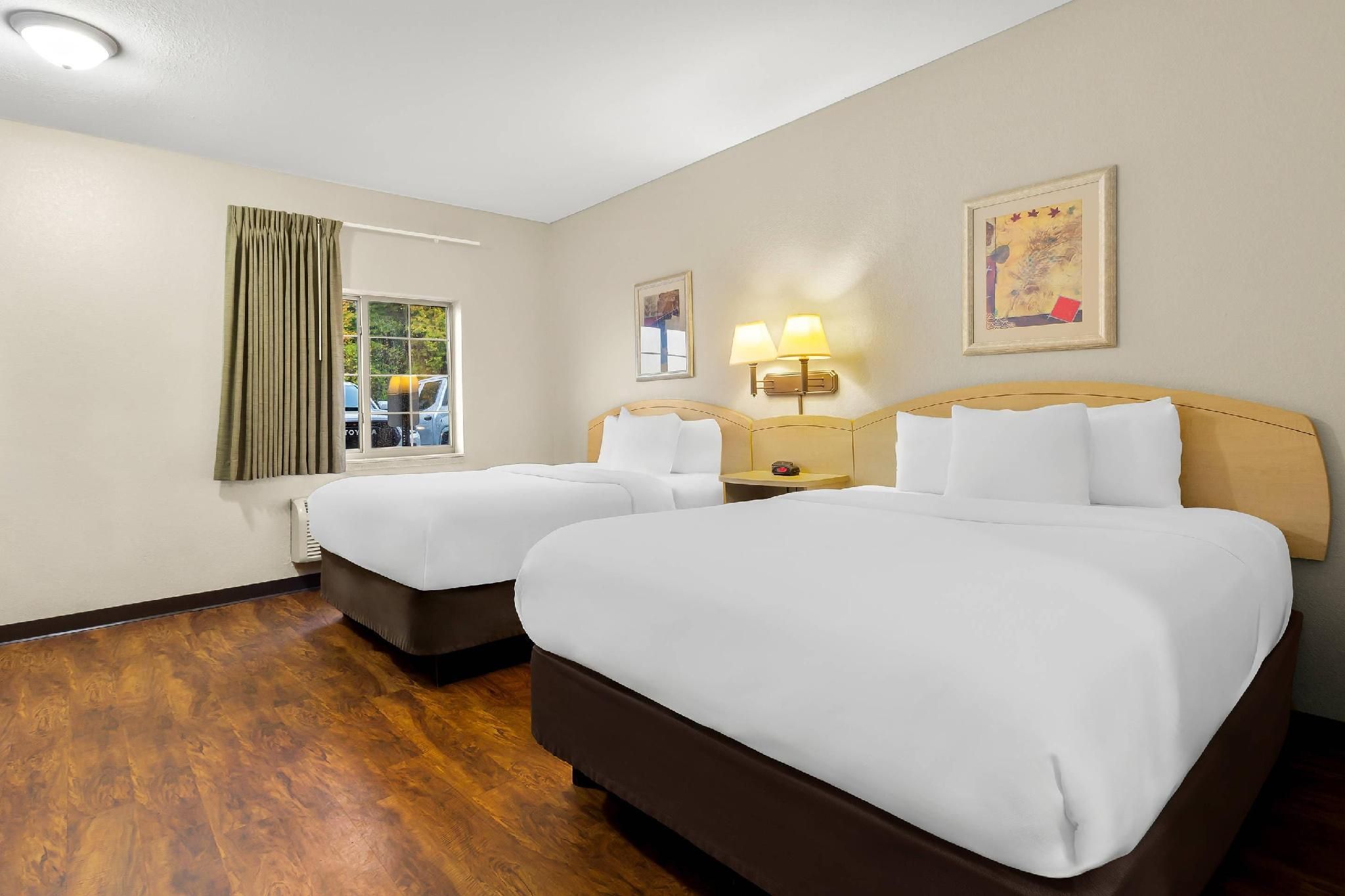 2 Queen Beds, Efficiency, Nonsmoking, Upgrade