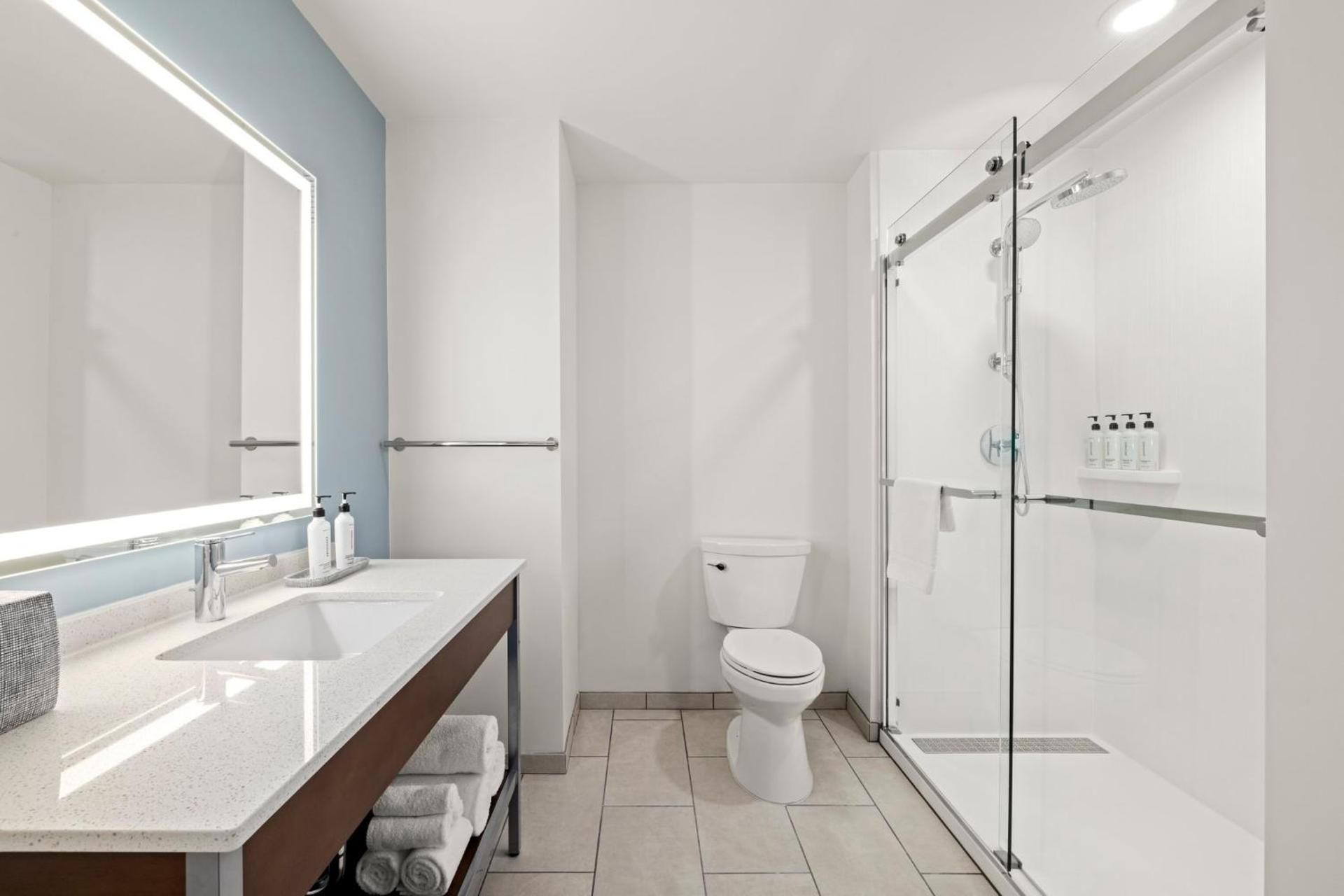 Premium King Room with Trainer and Spin Bike - Communications Accessible