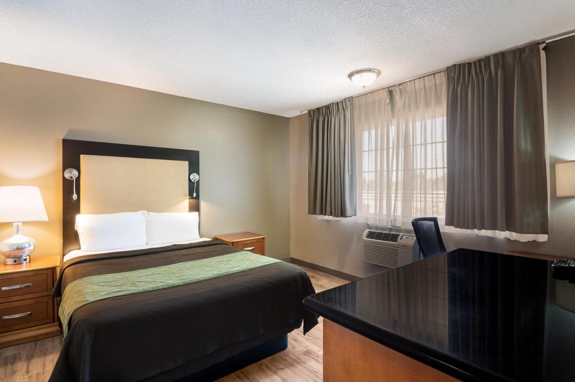 1 Queen Bed, Nonsmoking