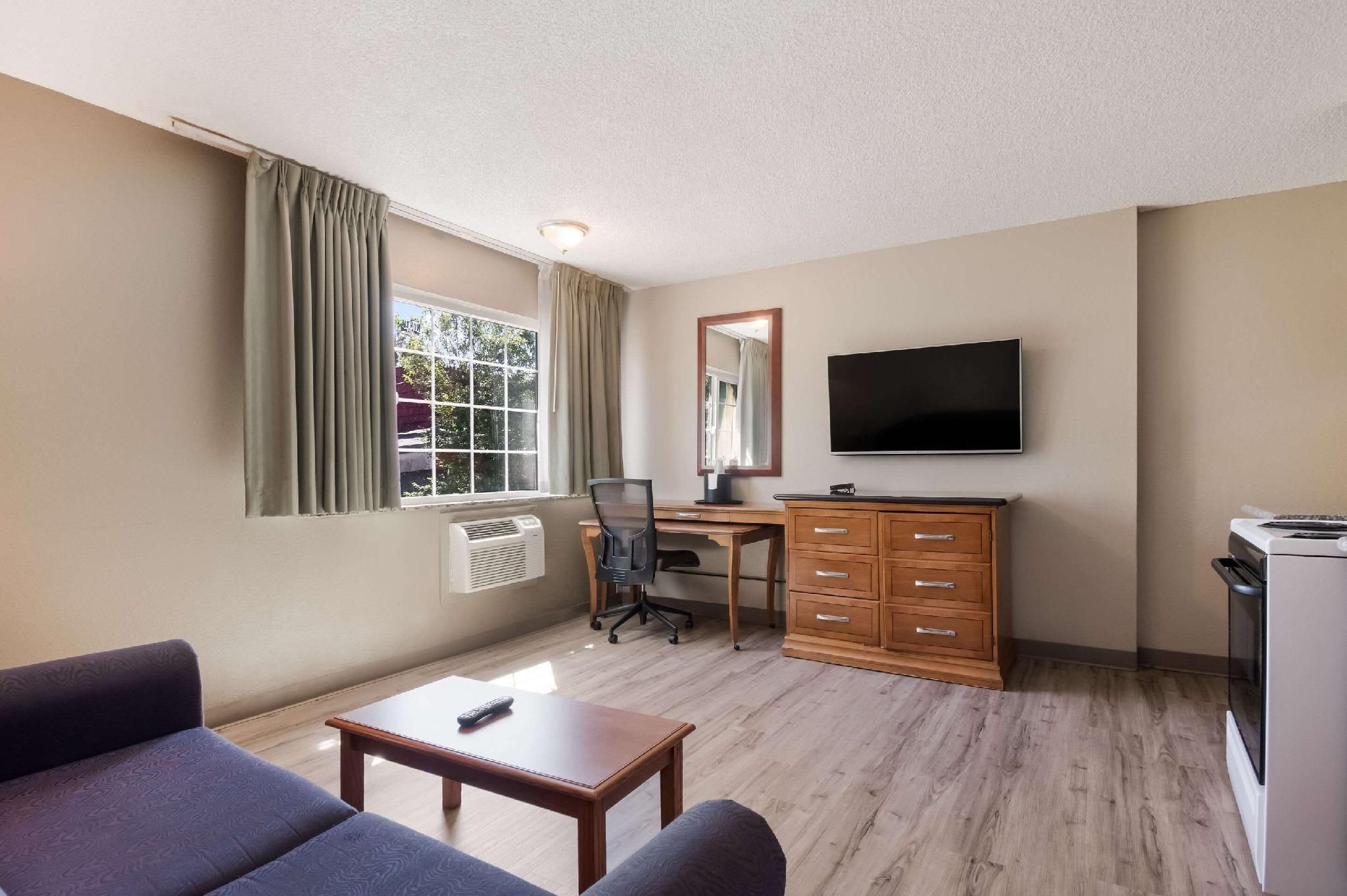 1 King Bed, Efficiency, Suite, Nonsmoking