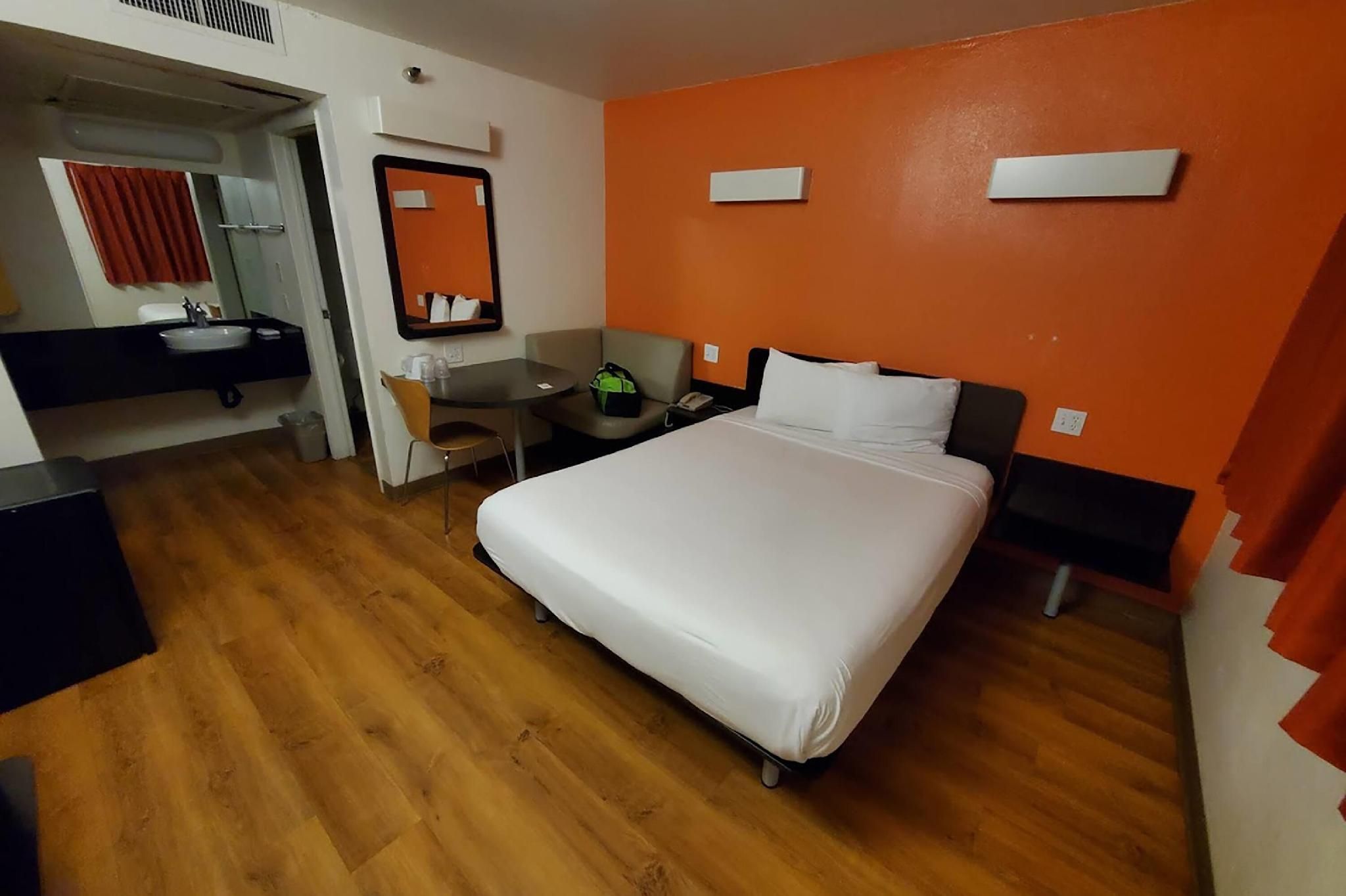 1 Double Bed, Mobility/Hearing Accessible Room, Roll-In Shower, Non-Smoking