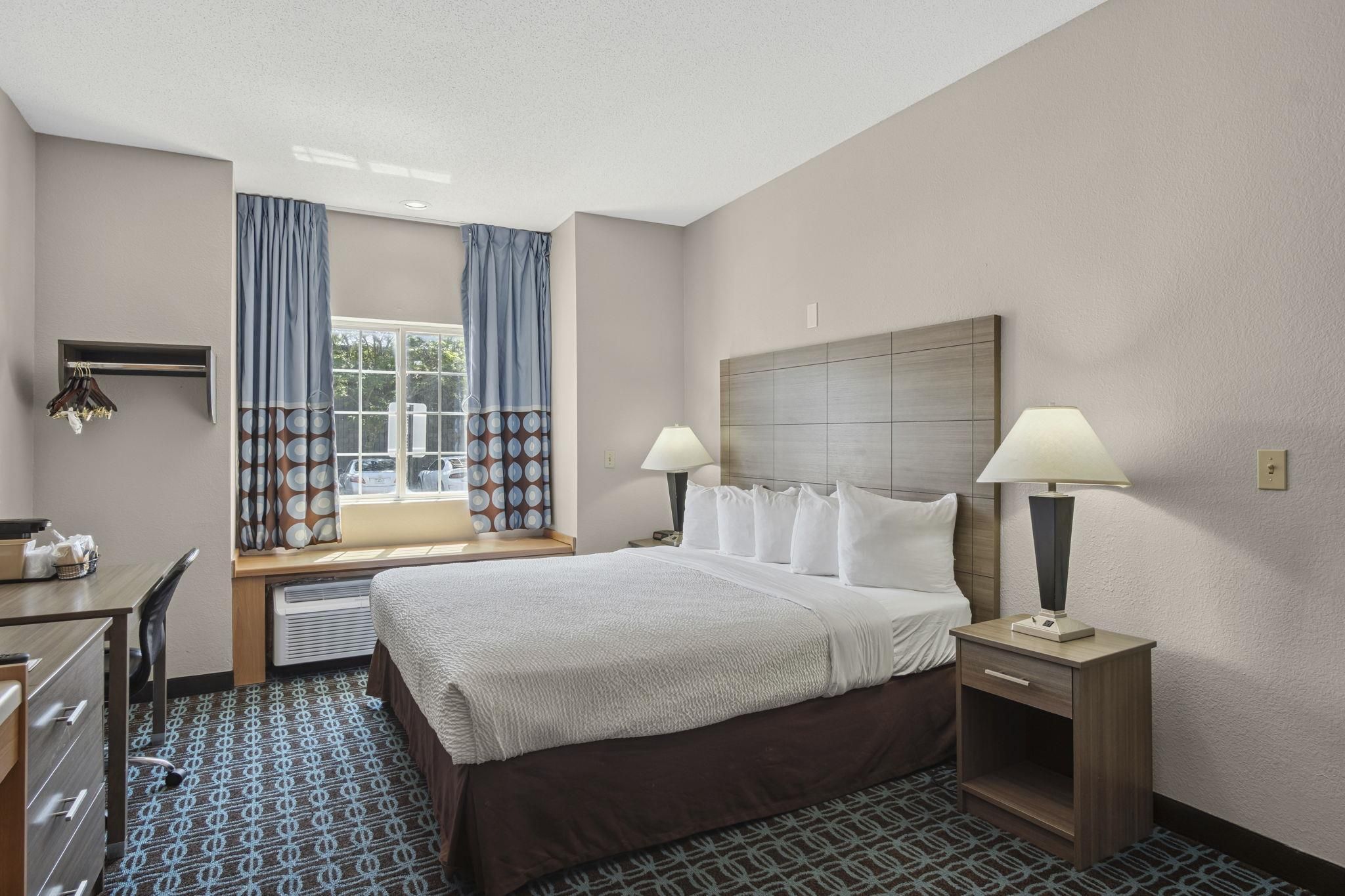 Accessible Jetted Tub Suite