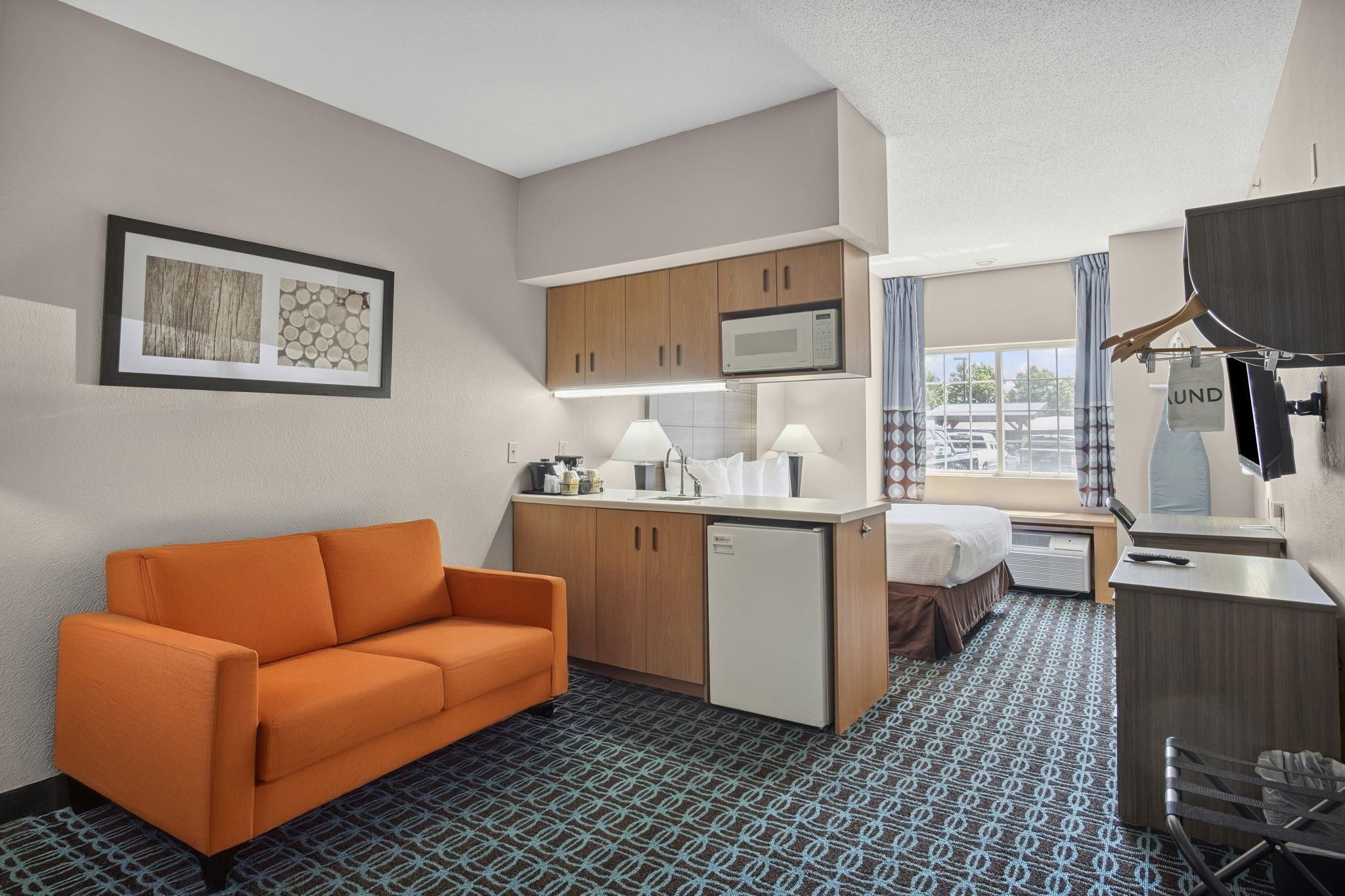 One Queen Suite