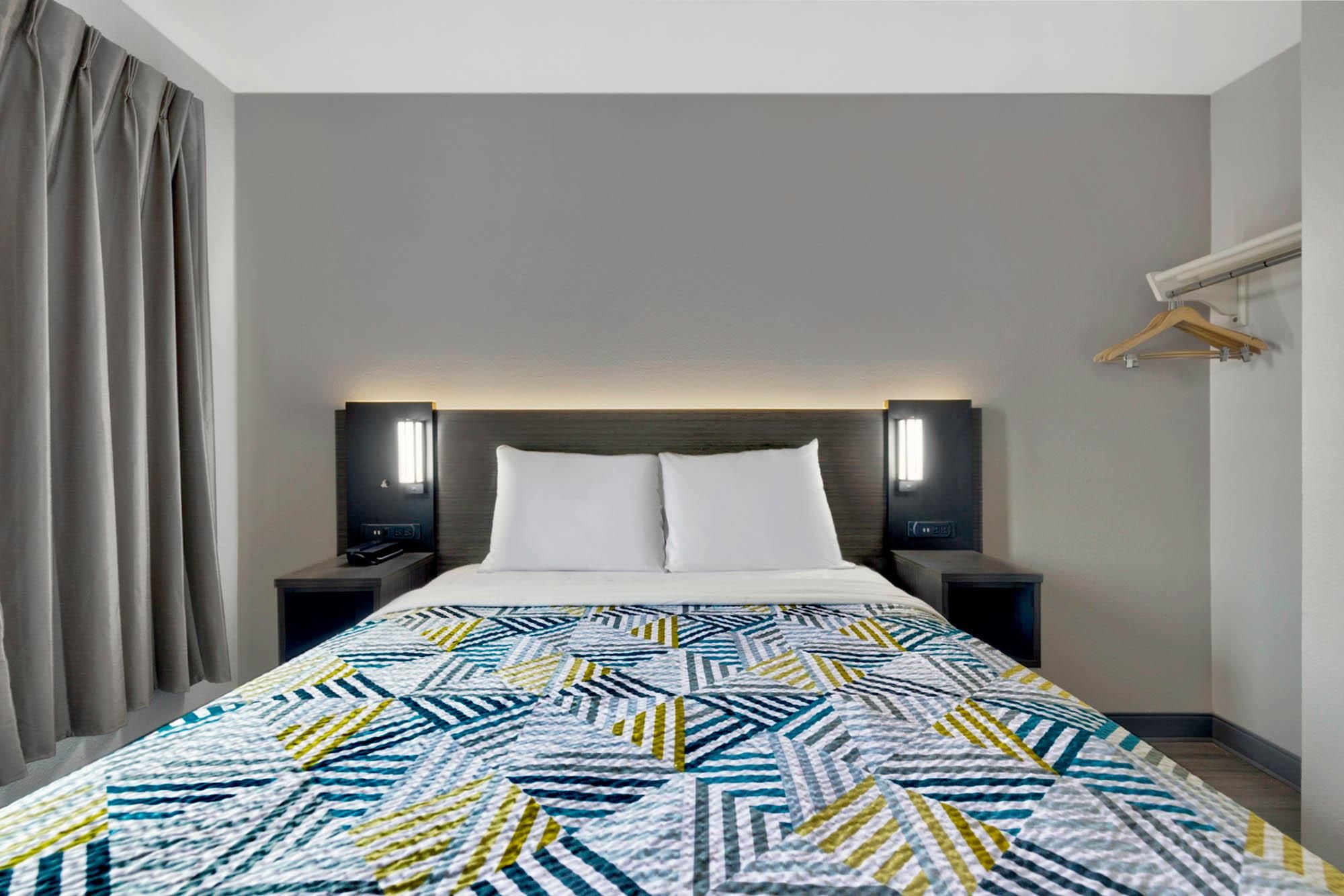 1 Queen Bed | Non-Smoking, Micfridge