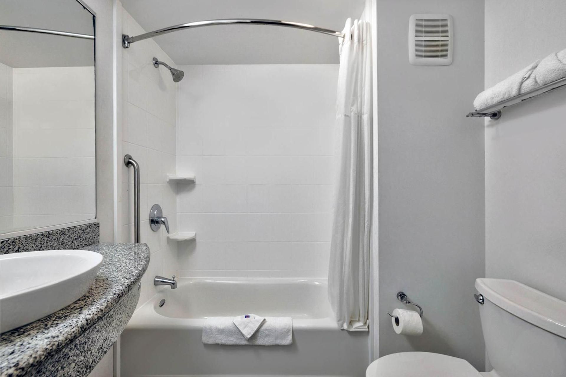 Motel 6 Marble Falls, TX Deluxe Queen Room - Non-Smoking 2